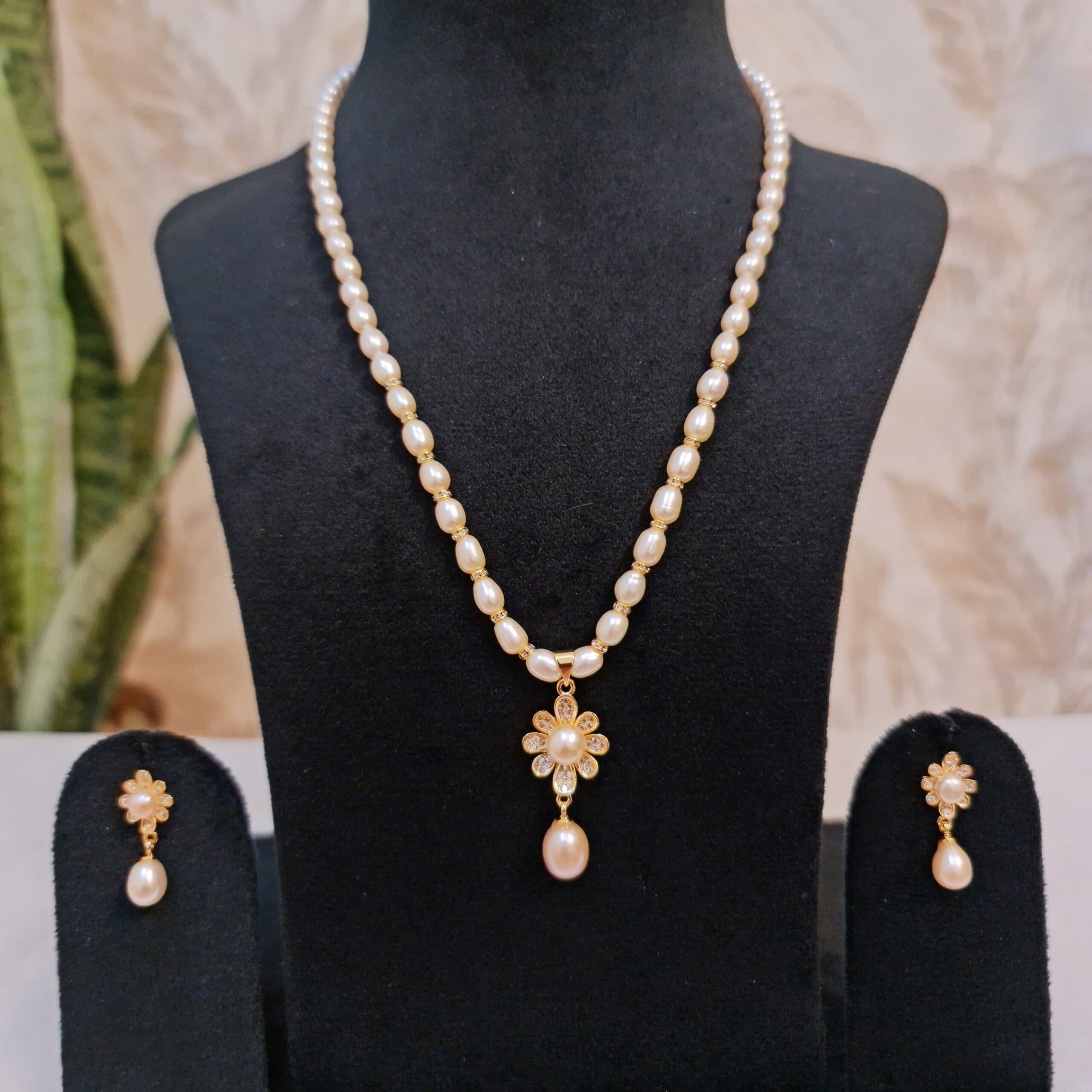 Pretty Peach 5mm Oval Pearl Necklace With Floral Zircon Pendant