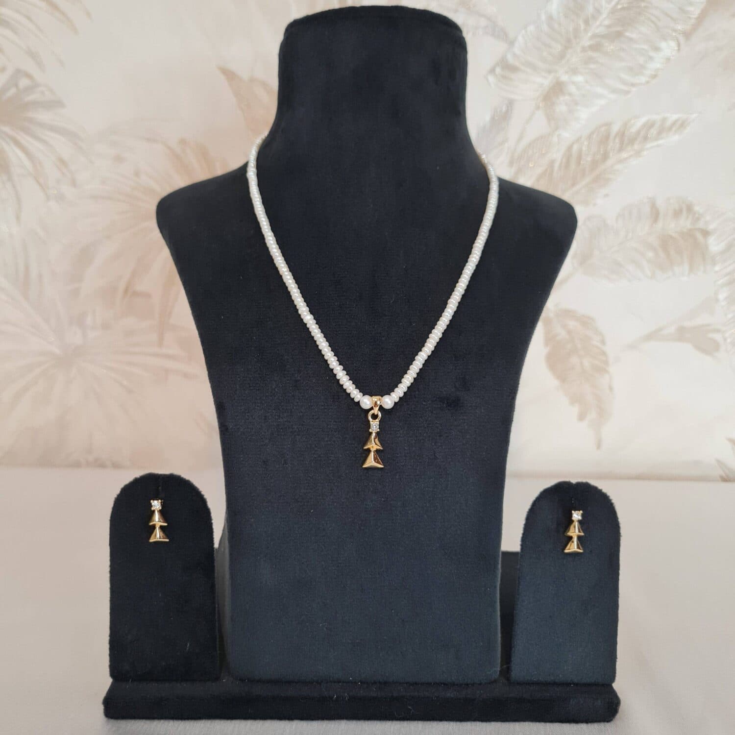Semi-Round in pearl jewellery from Pure Pearls