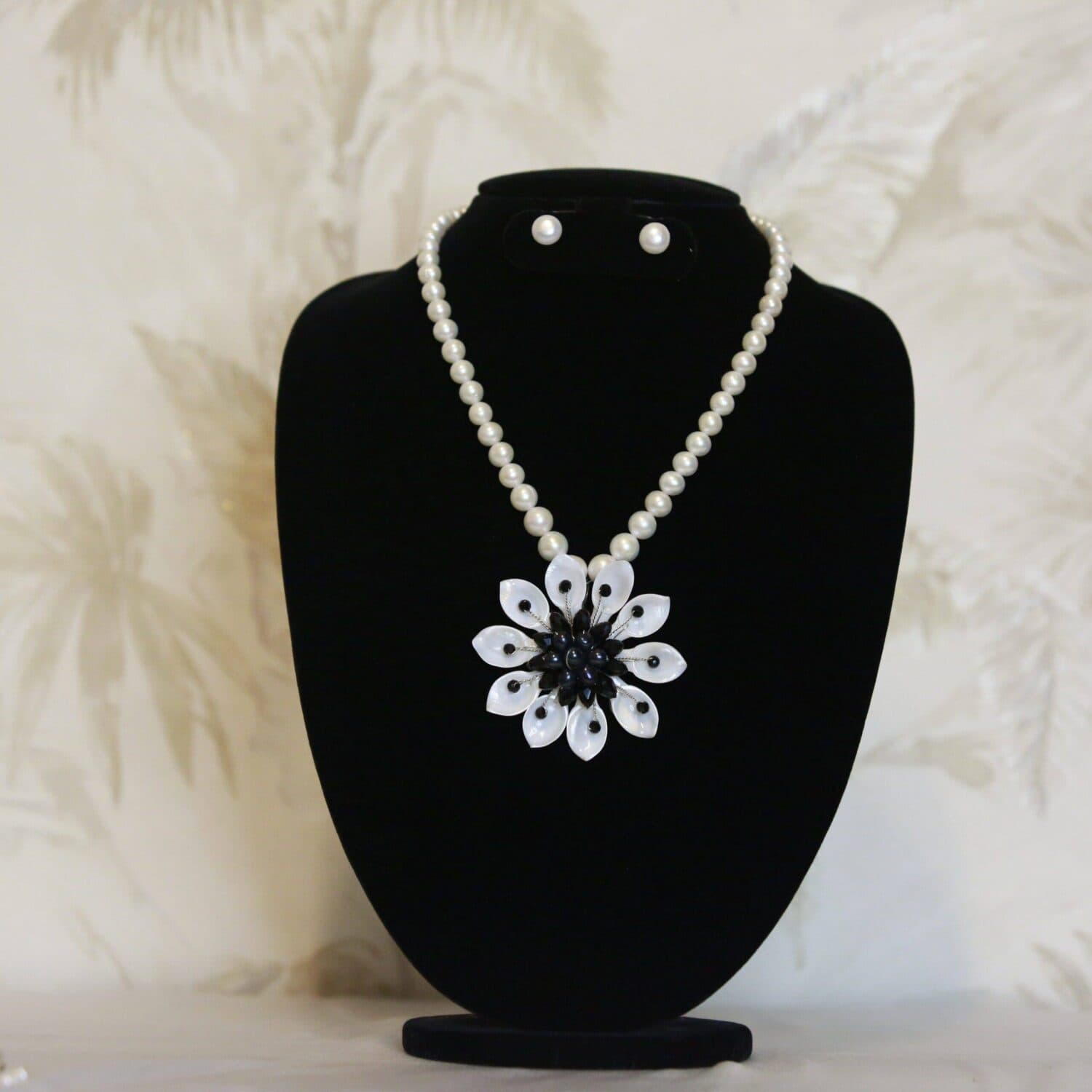 Pearl Grading in pearl jewellery from Pure Pearls