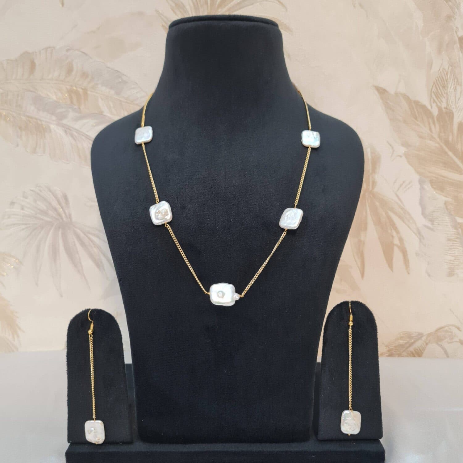 Flat in pearl jewellery from Pure Pearls