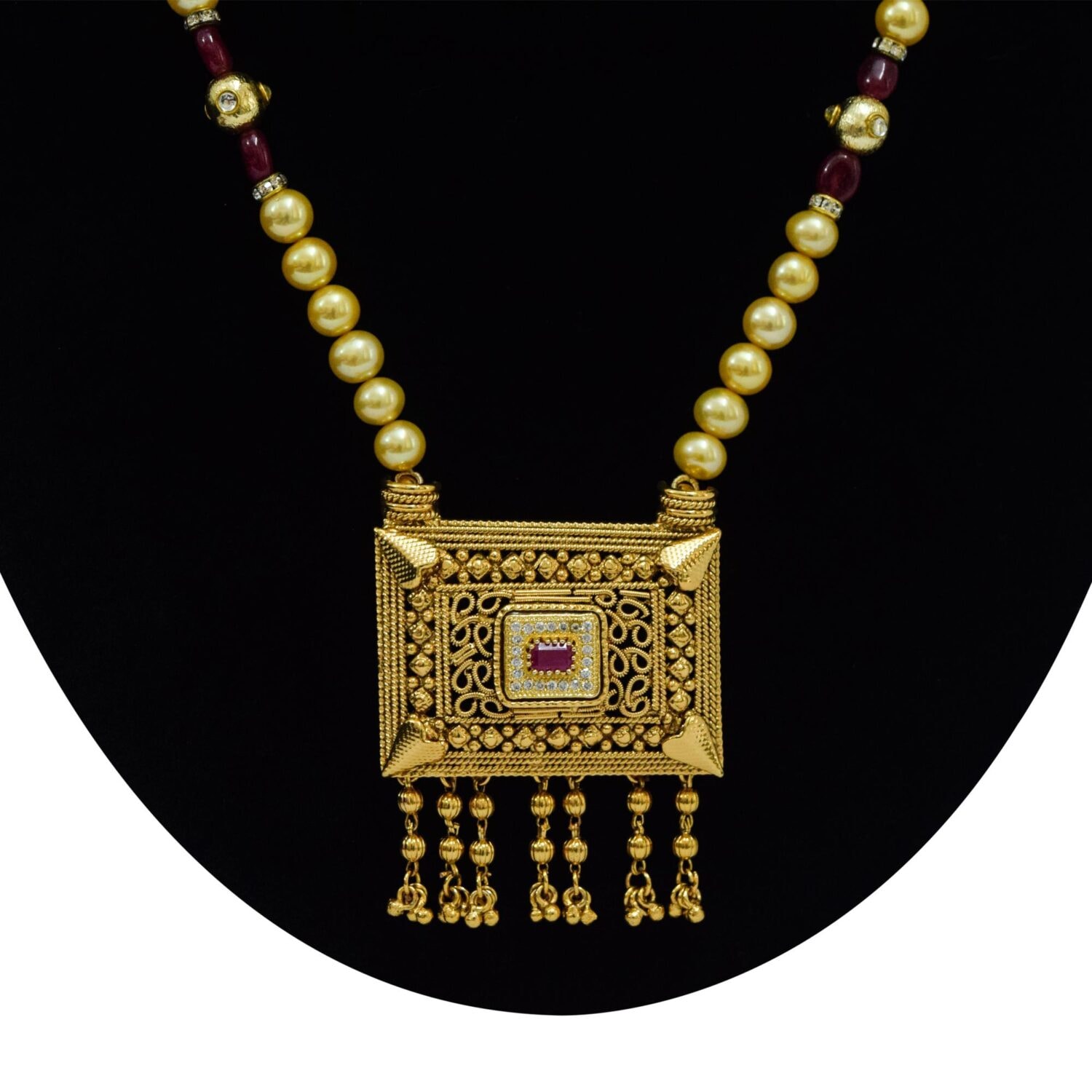 Vintage Collection - Traditional Pearl Necklace in Golden Colour Pearls - Image 2