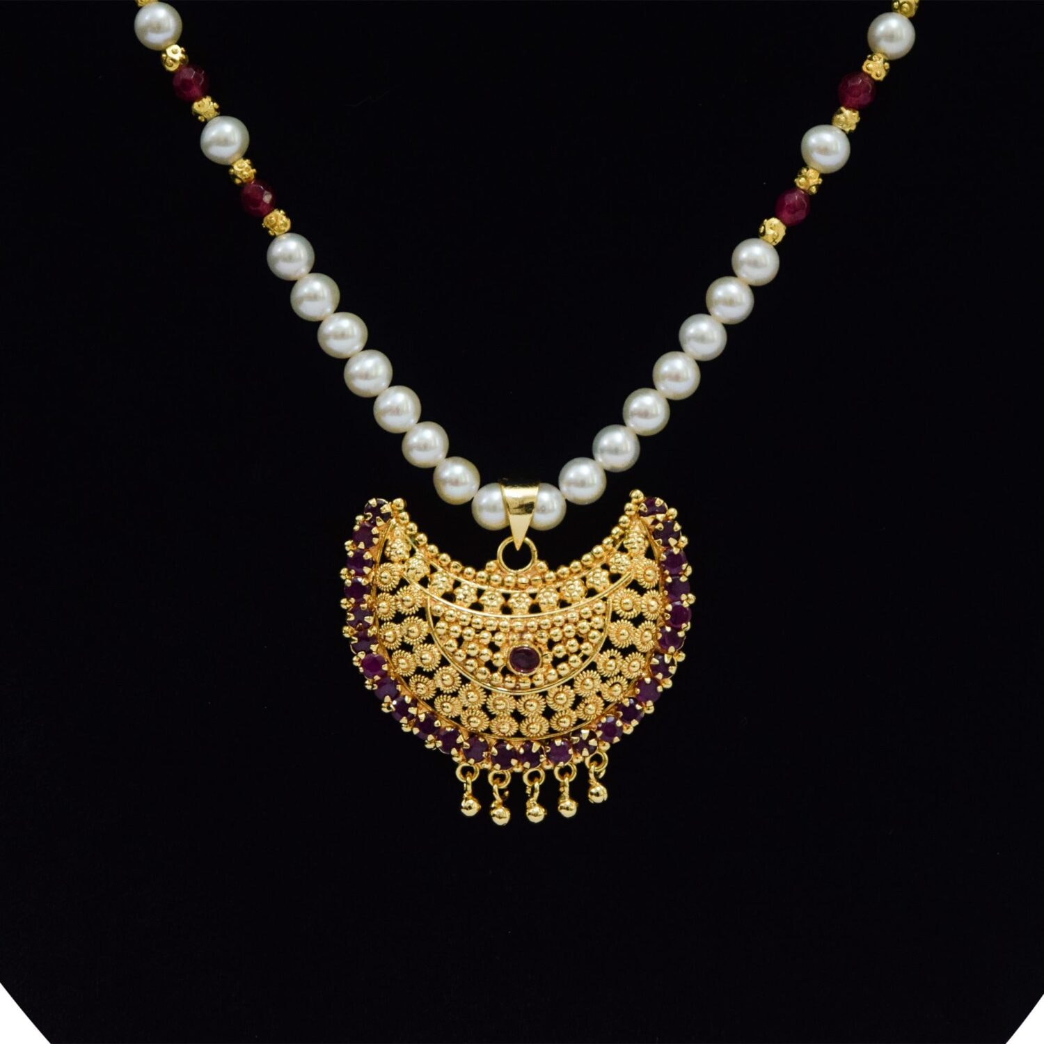 Beautiful Traditional Pearl Necklace in Rubies - Image 2