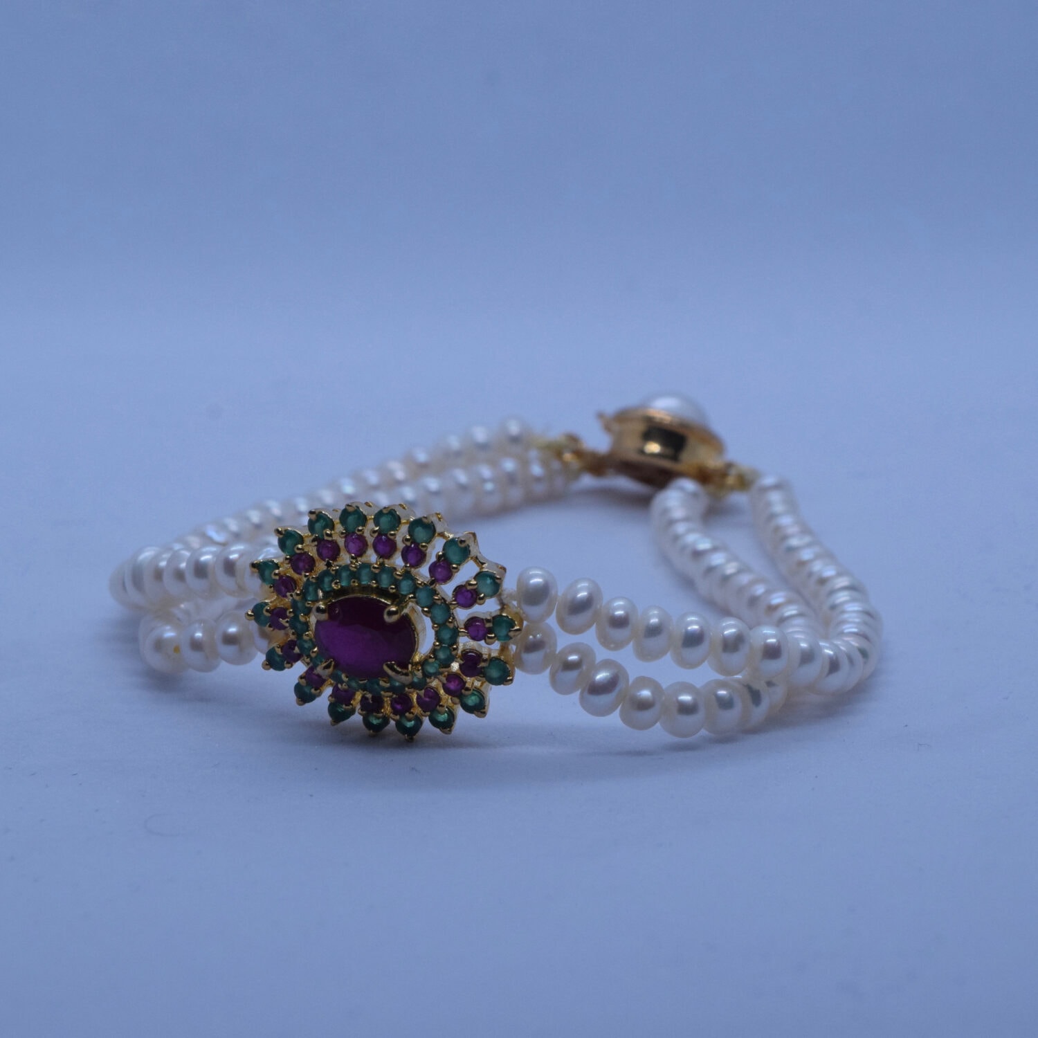 Mesmerising White Pearls Bracelet With SP Emeralds & Rubies Clasp - Image 2