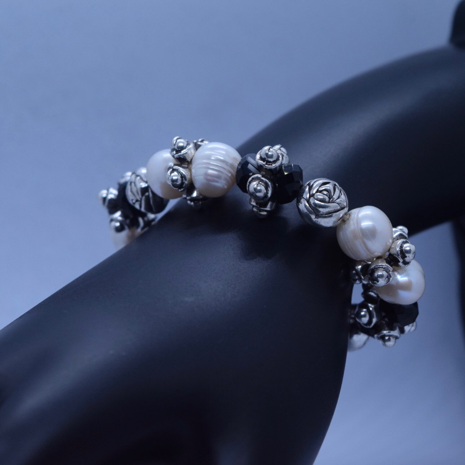 Excellent Baroque Pearls Bracelet With Black Beads - Image 3