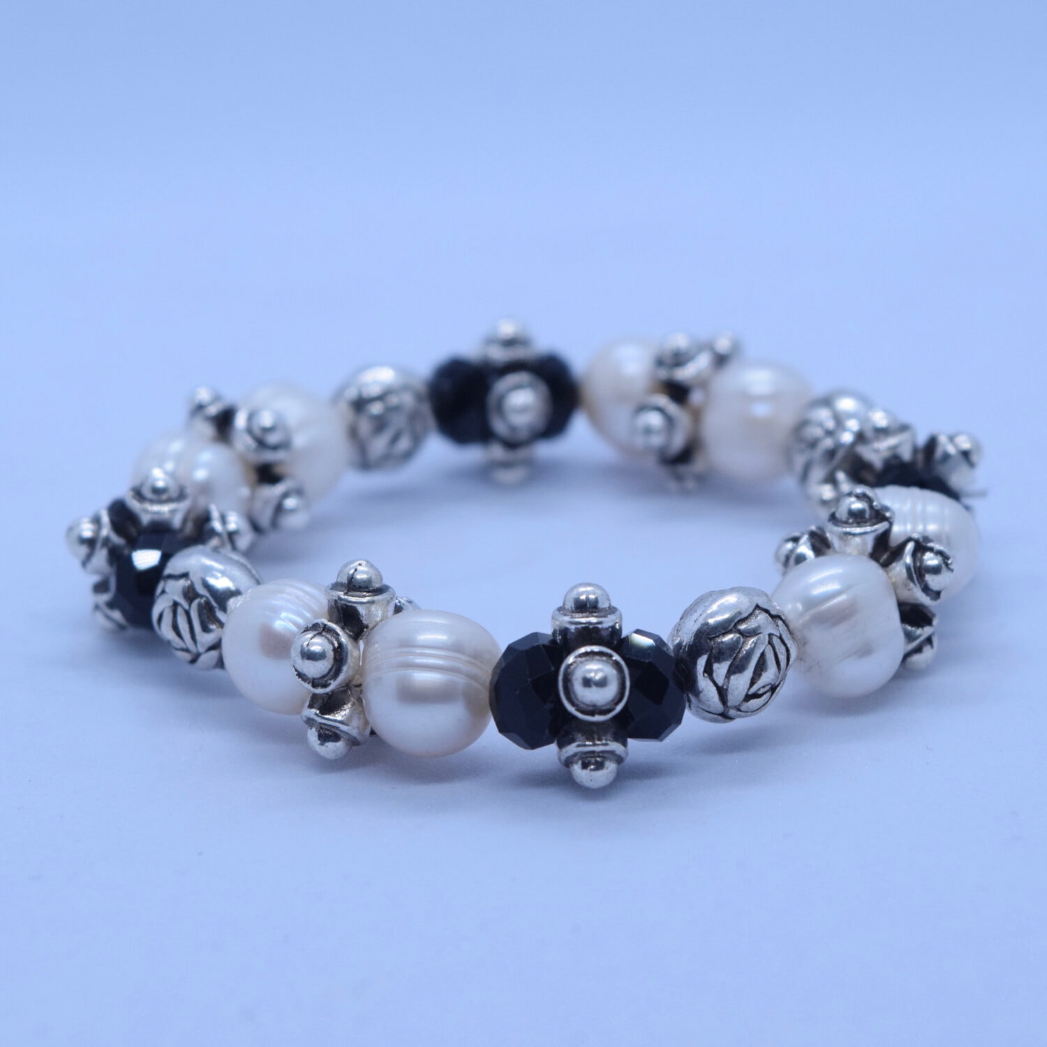 Excellent Baroque Pearls Bracelet With Black Beads - Image 2