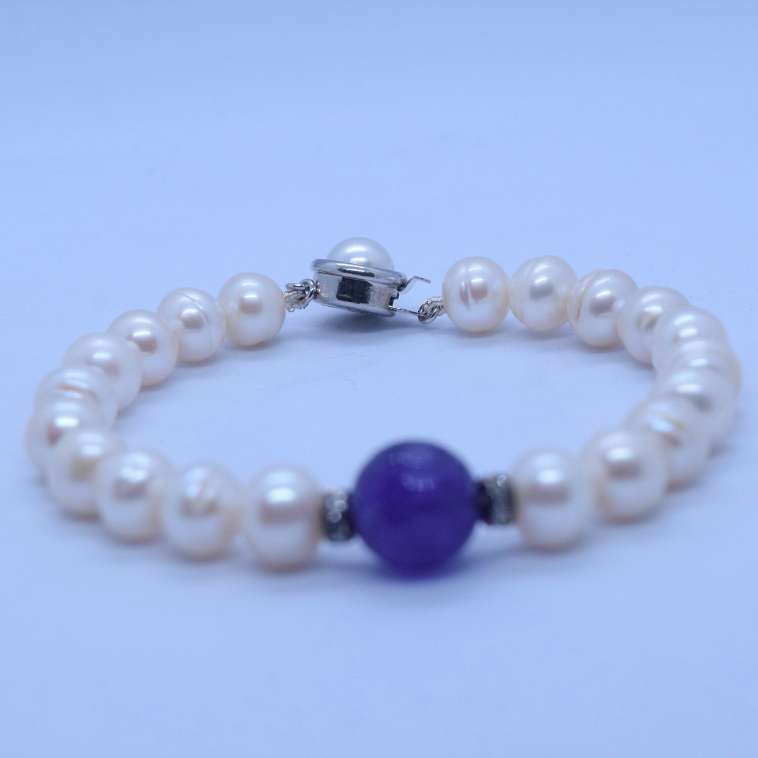 Vibrant White Round Pearls Bracelet With Purple Onyx Bead - Image 2