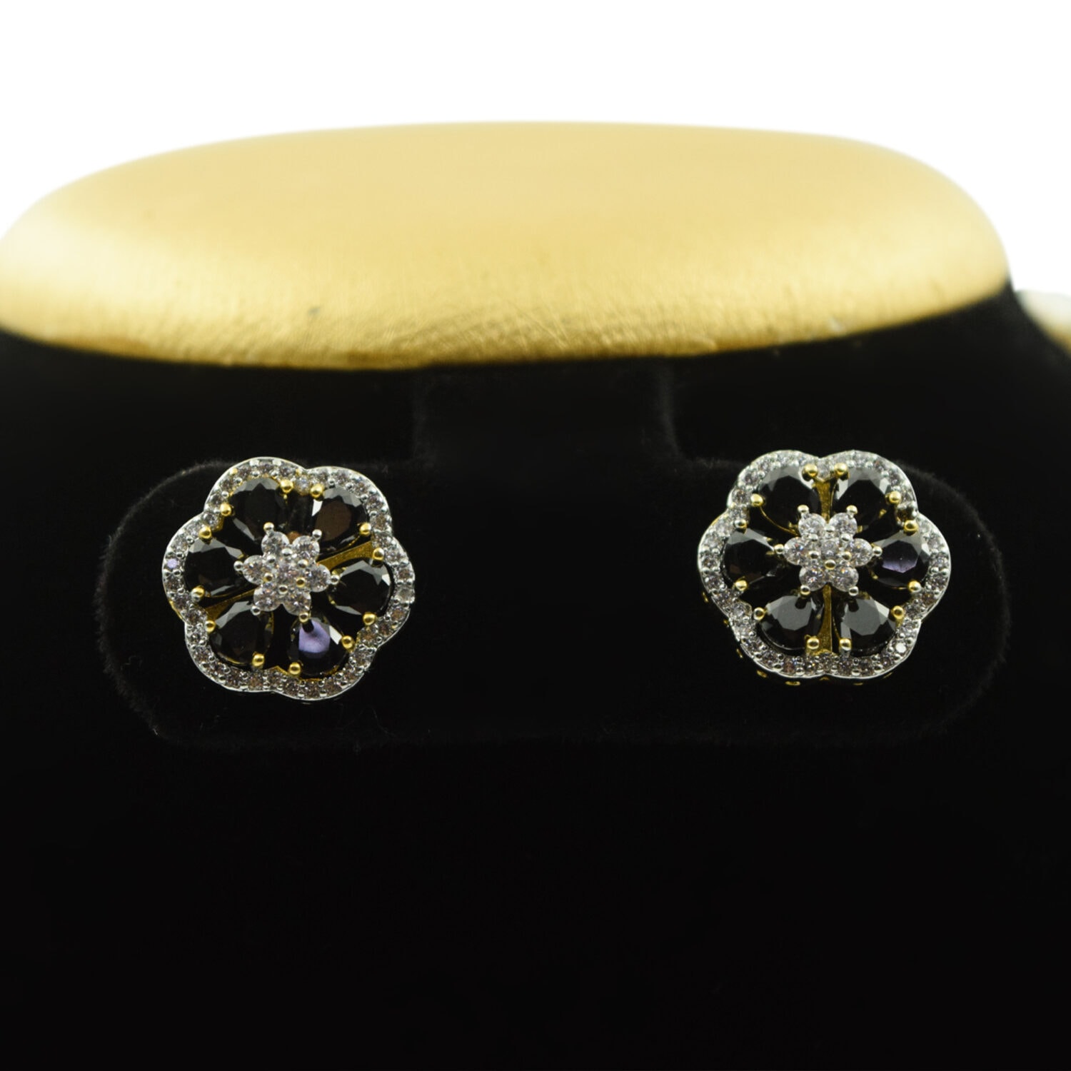 Regal White Pearls Haar With CZ & Black Onyx Side Pendants - Image 3