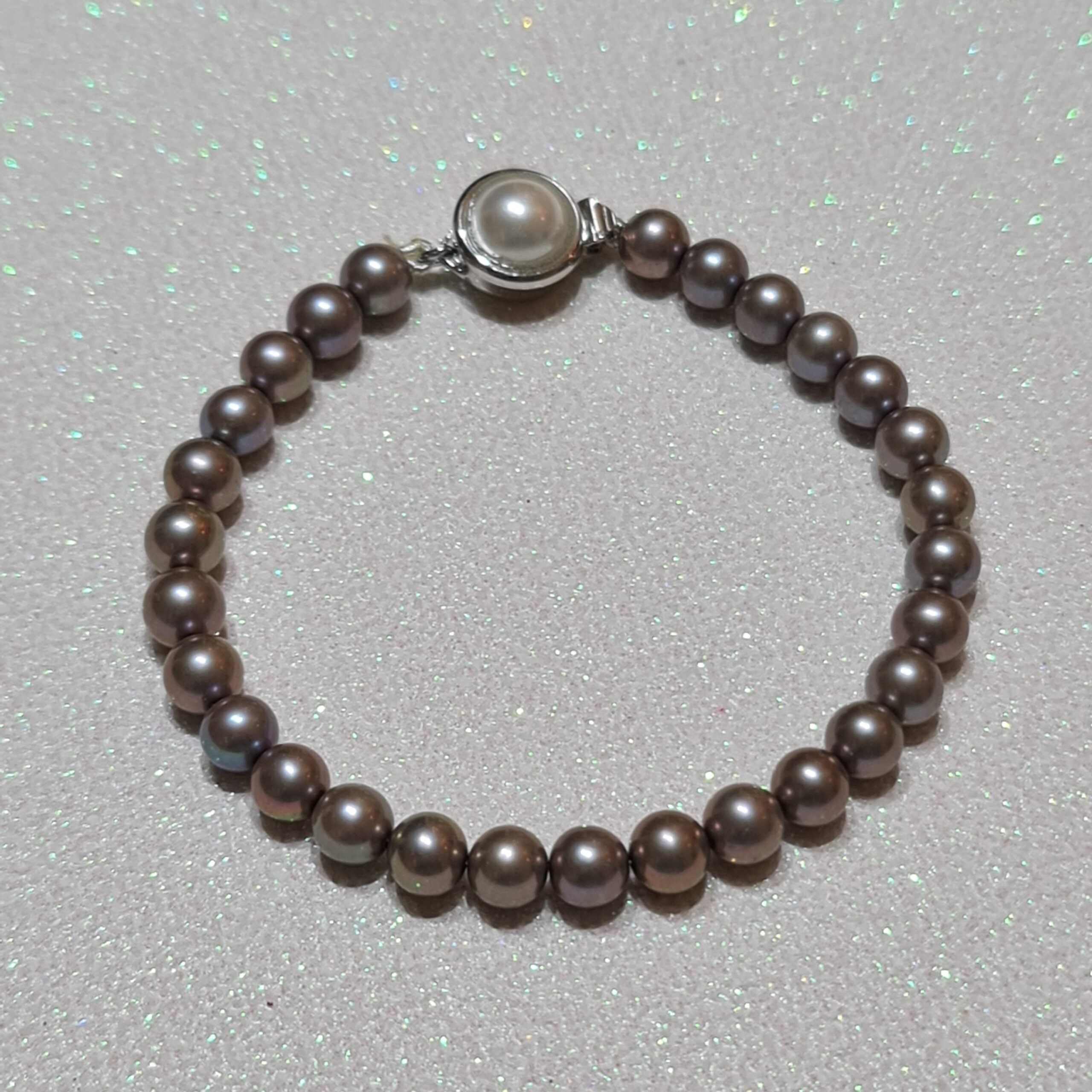Unique 6.5mm Grey Round Pearl Bracelet With Brown Tinge - Image 2