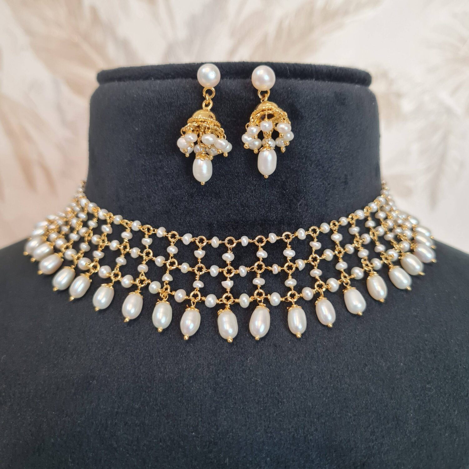 Gorgeous Lacey Choker With White Seed Pearls & Oval Pearl Droplets - Image 2