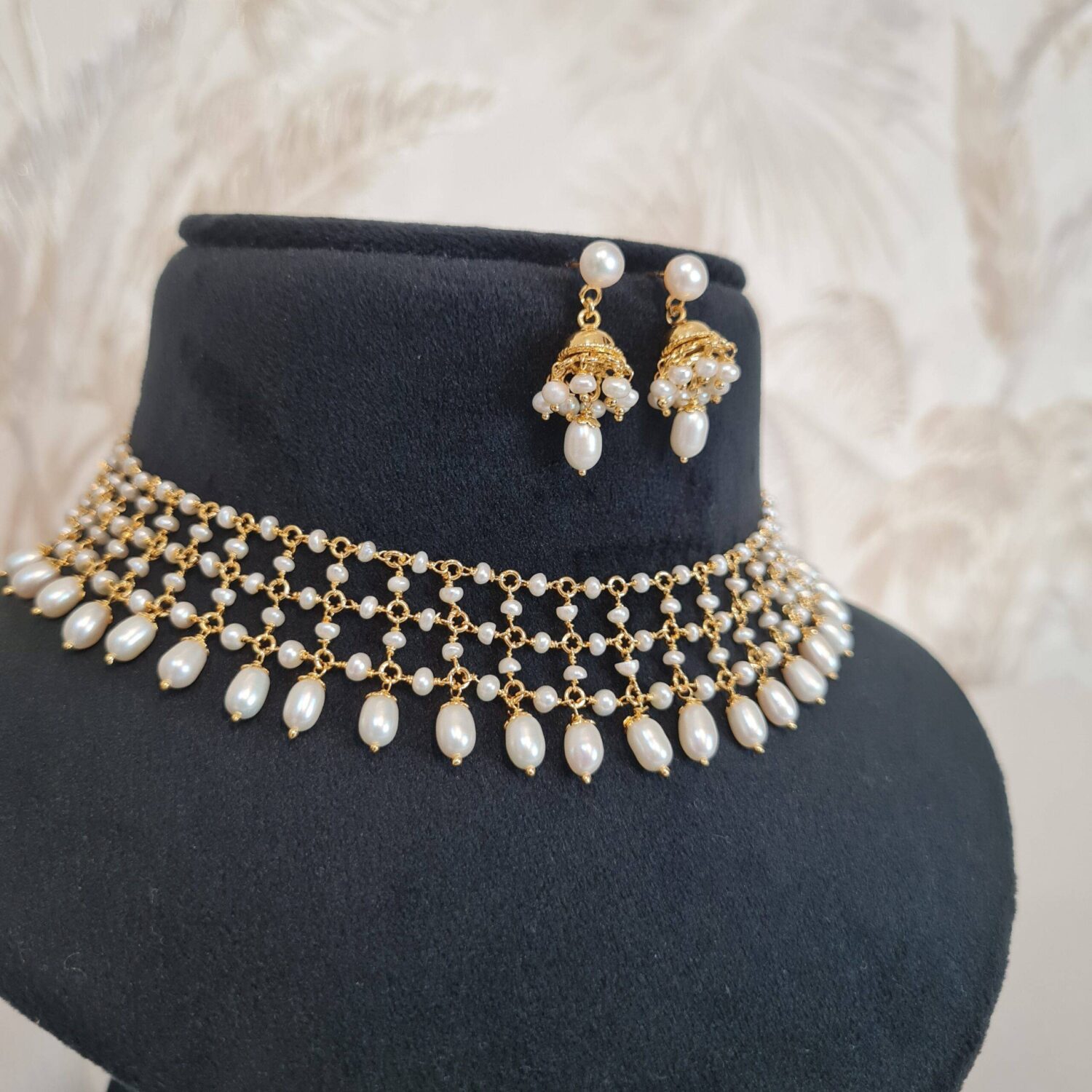 Gorgeous Lacey Choker With White Seed Pearls & Oval Pearl Droplets - Image 3