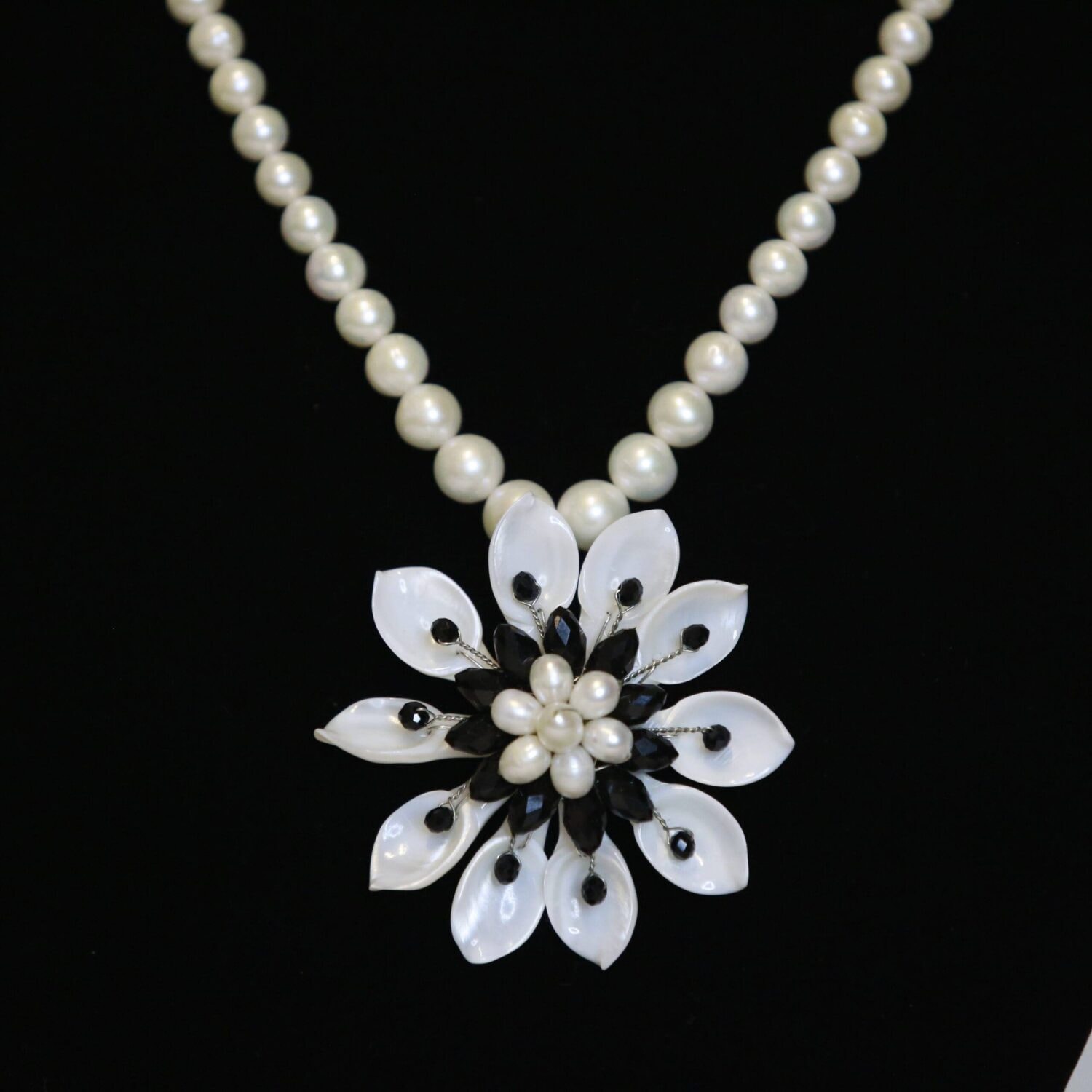 Shiny White Graduated Pearls 18Inch Necklace With MOP Pendant - Image 2
