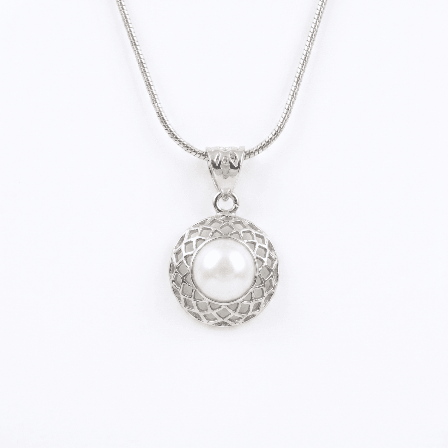 Modern Circular 925 Silver Pendant With 10mm White Button Pearl