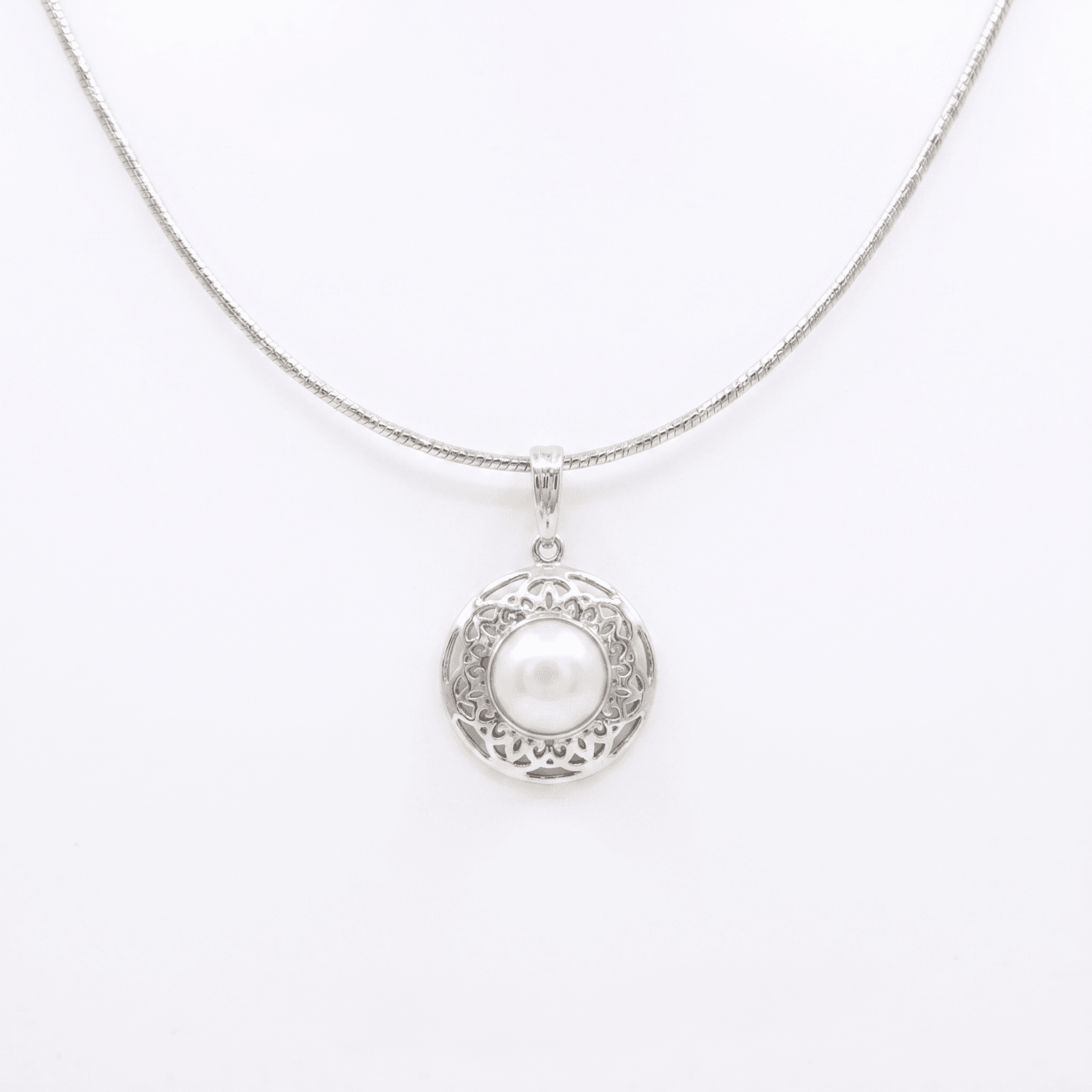 Lovely Radial 925 Silver Pendant With 11mm White Button Pearl