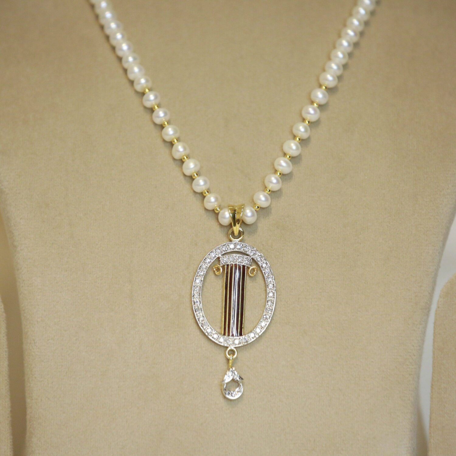 Beautiful White Semi-Round Pearl Necklace With Oval Shaped Zircon Pendant - Image 3