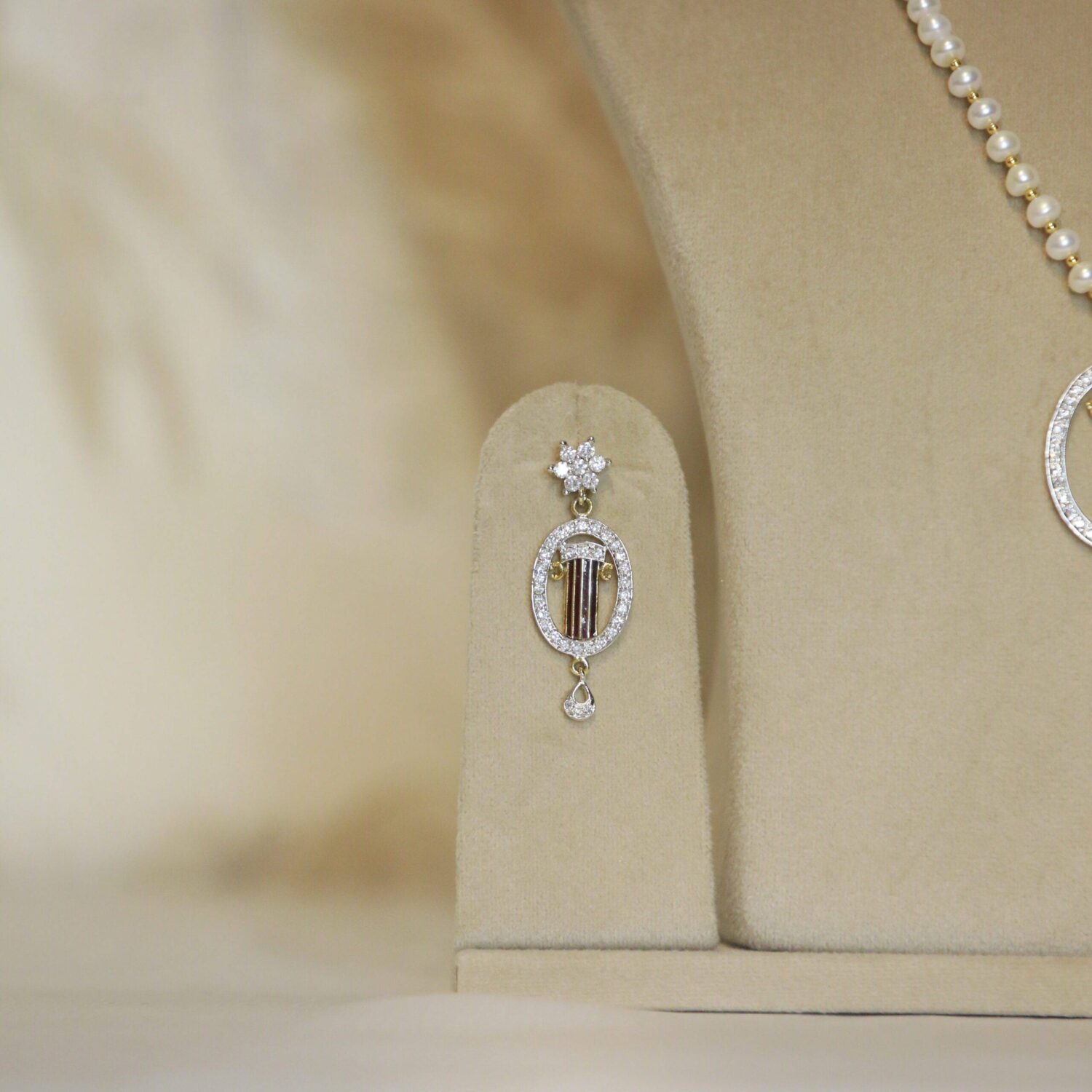 Beautiful White Semi-Round Pearl Necklace With Oval Shaped Zircon Pendant - Image 2