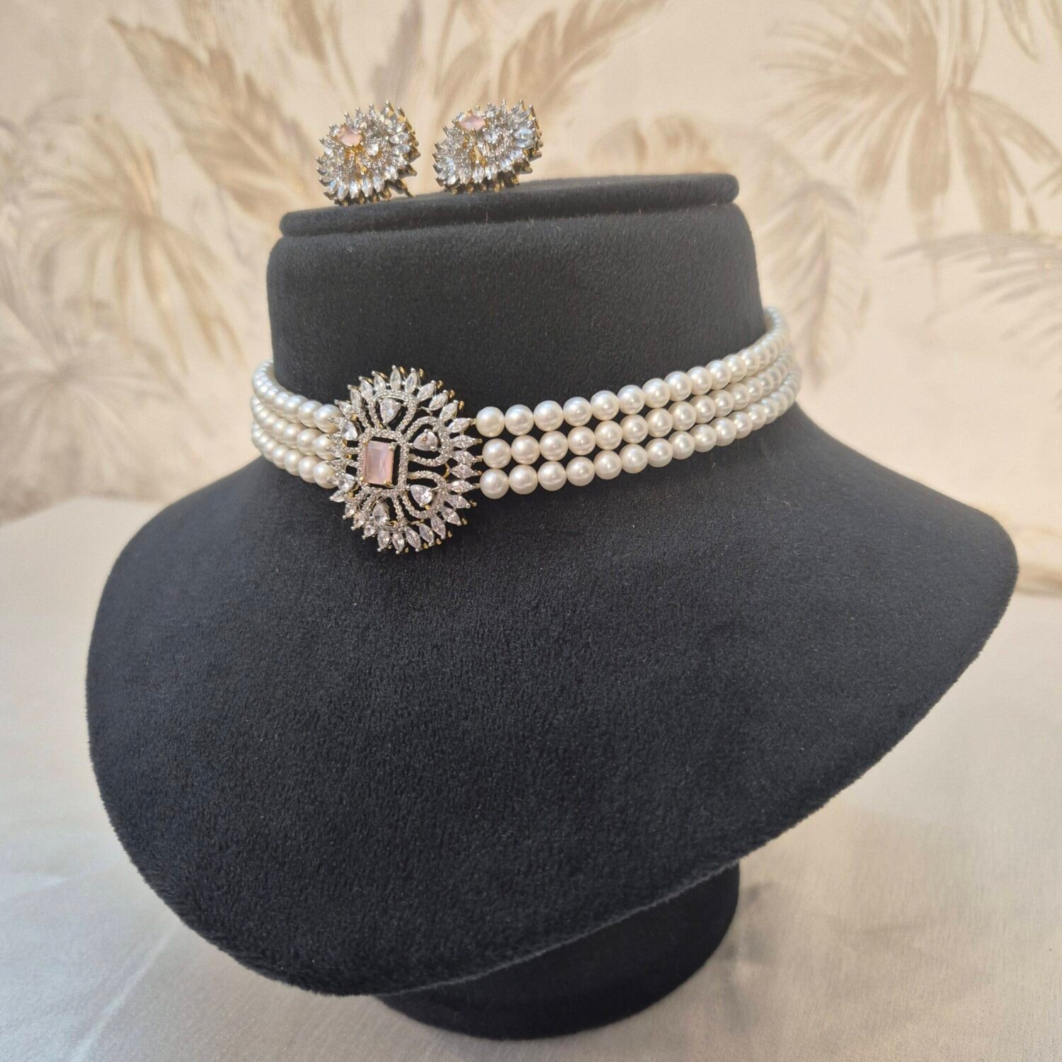 Beautiful White Round Pearls Choker With Pastel Pink Onyx & CZ Pendant - Image 2