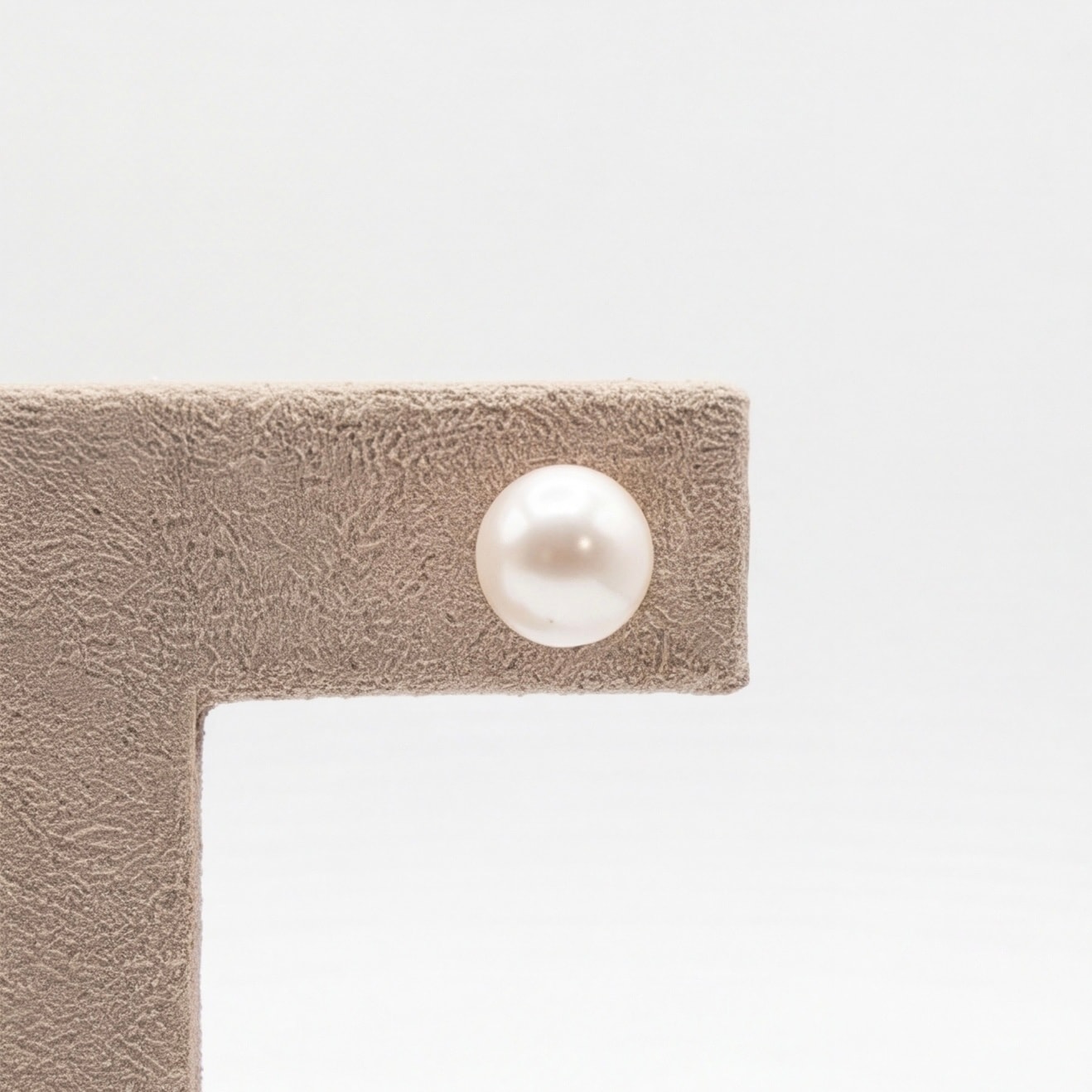 The Snowline Pearl Necklace Set (16-18") | 7mm Round Pearls - Image 4