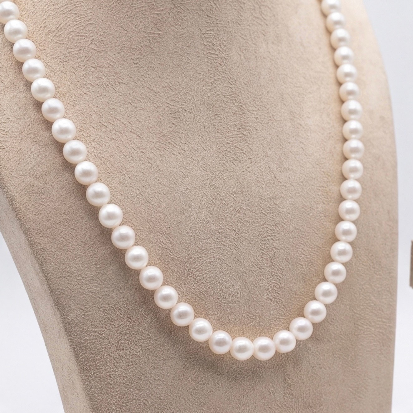 The Snowline Pearl Necklace Set (20"-22") | 7mm Round Pearls - Image 3