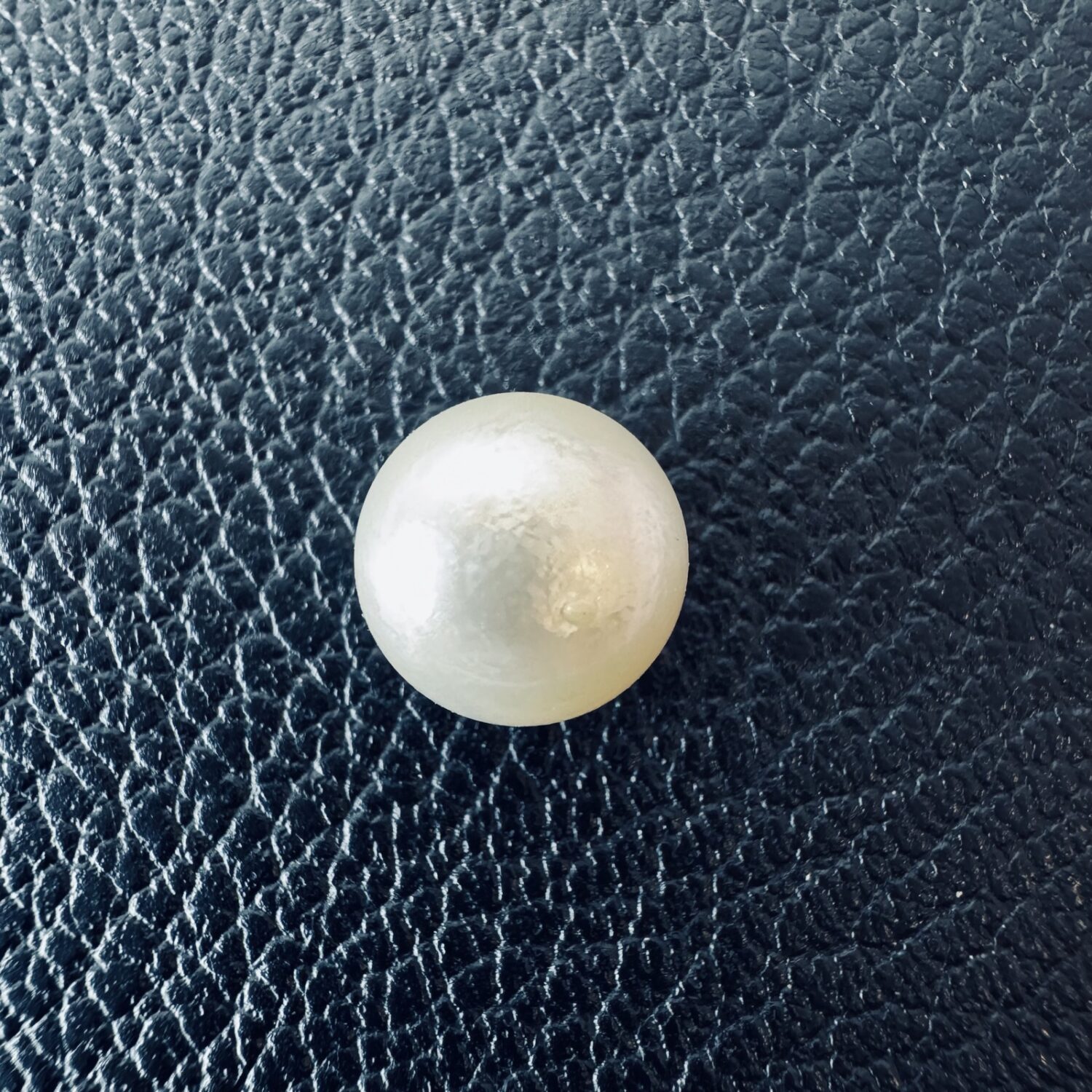 7.525 Carat (8.36 Ratti) White South Sea Pearl - 10.1mm Round, AAA Quality - Image 2