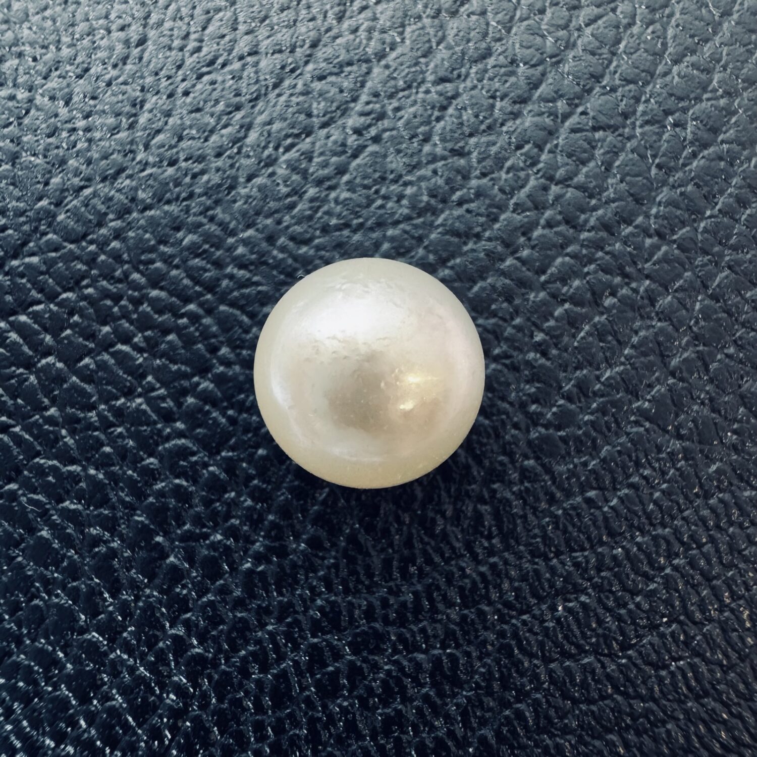 7.525 Carat (8.36 Ratti) White South Sea Pearl - 10.1mm Round, AAA Quality - Image 3
