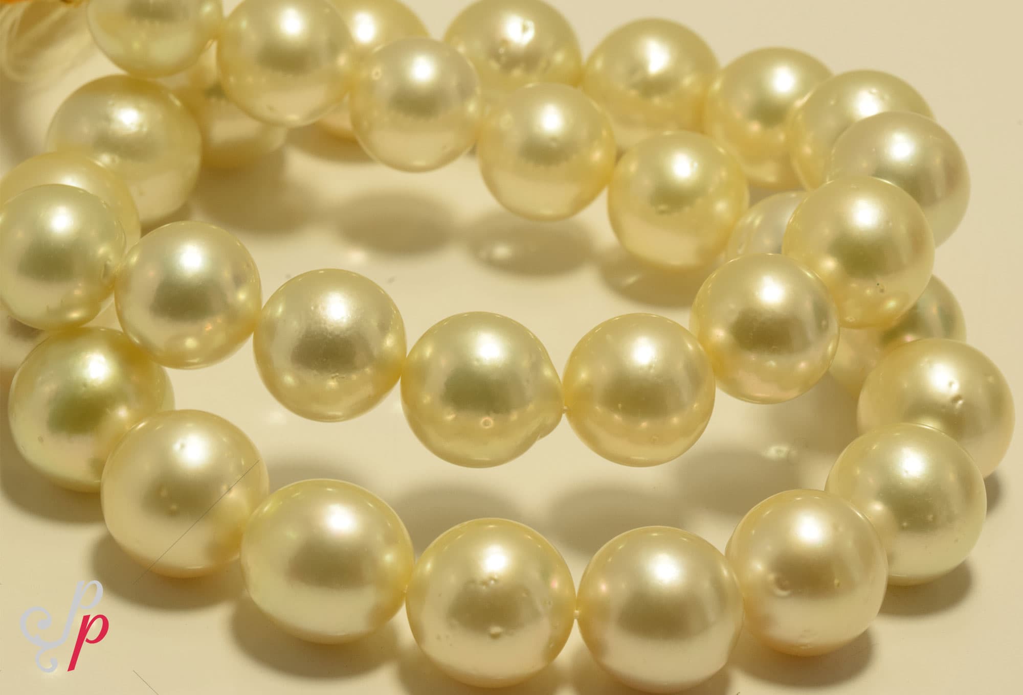 Bold and beautiful - magnificent, light golden south sea pearl necklace - Image 2