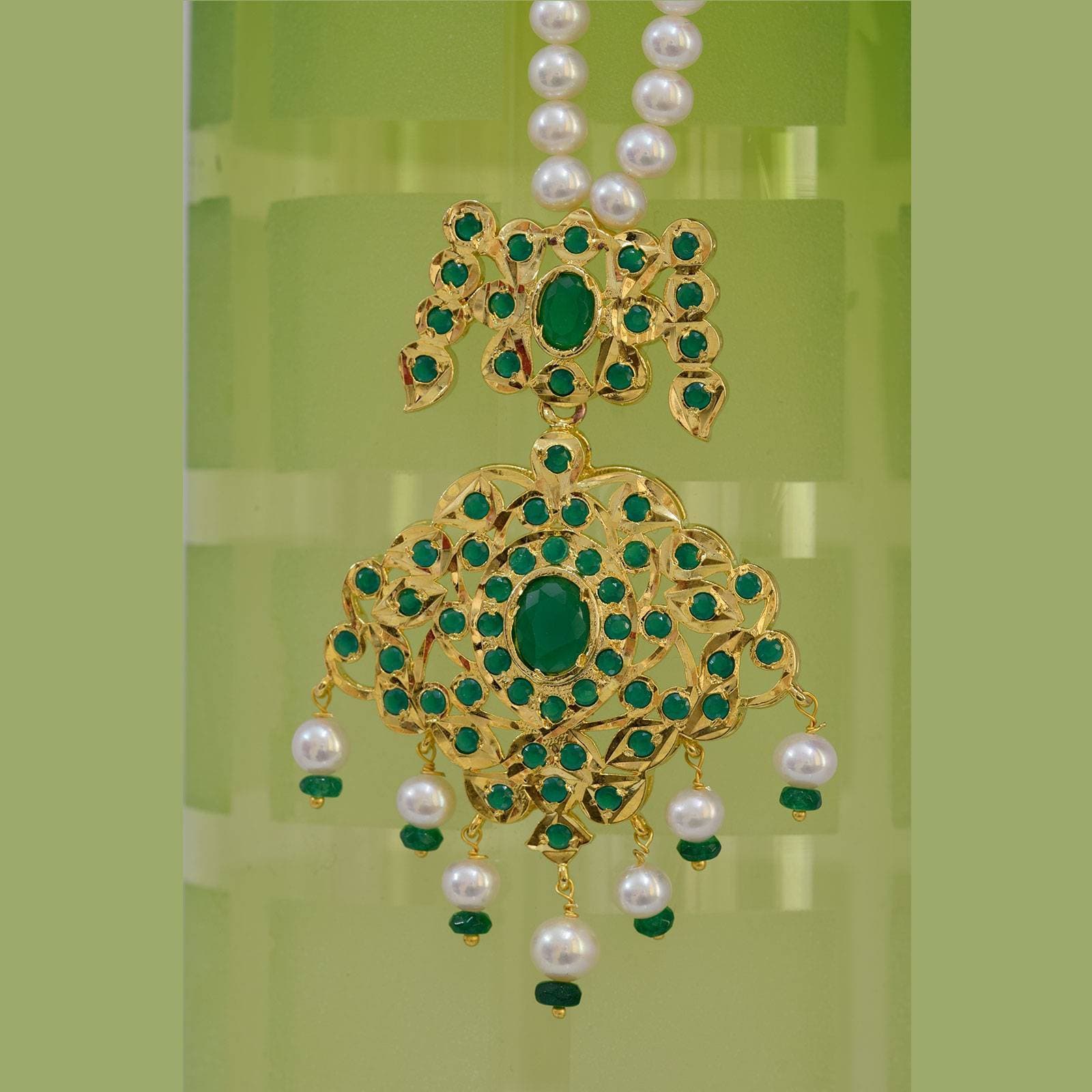 Nizam Style - Simple Pearl Necklace in Emeralds - Image 2