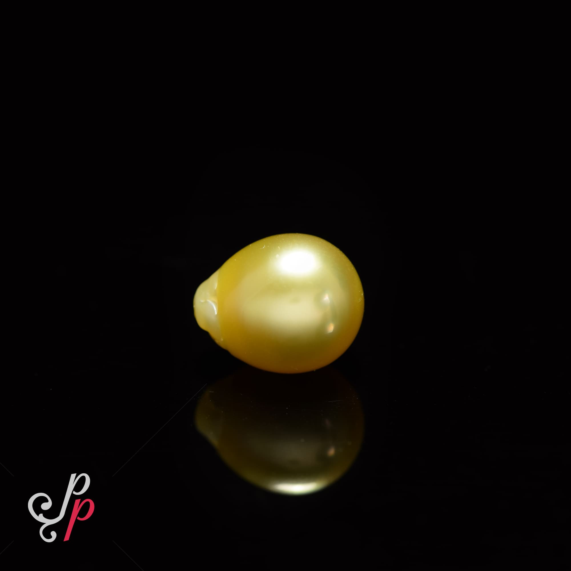 13.25 Carat - 21.2 Ratti Drop Shaped Golden Colour South Sea Pearl For Pendant - Image 2