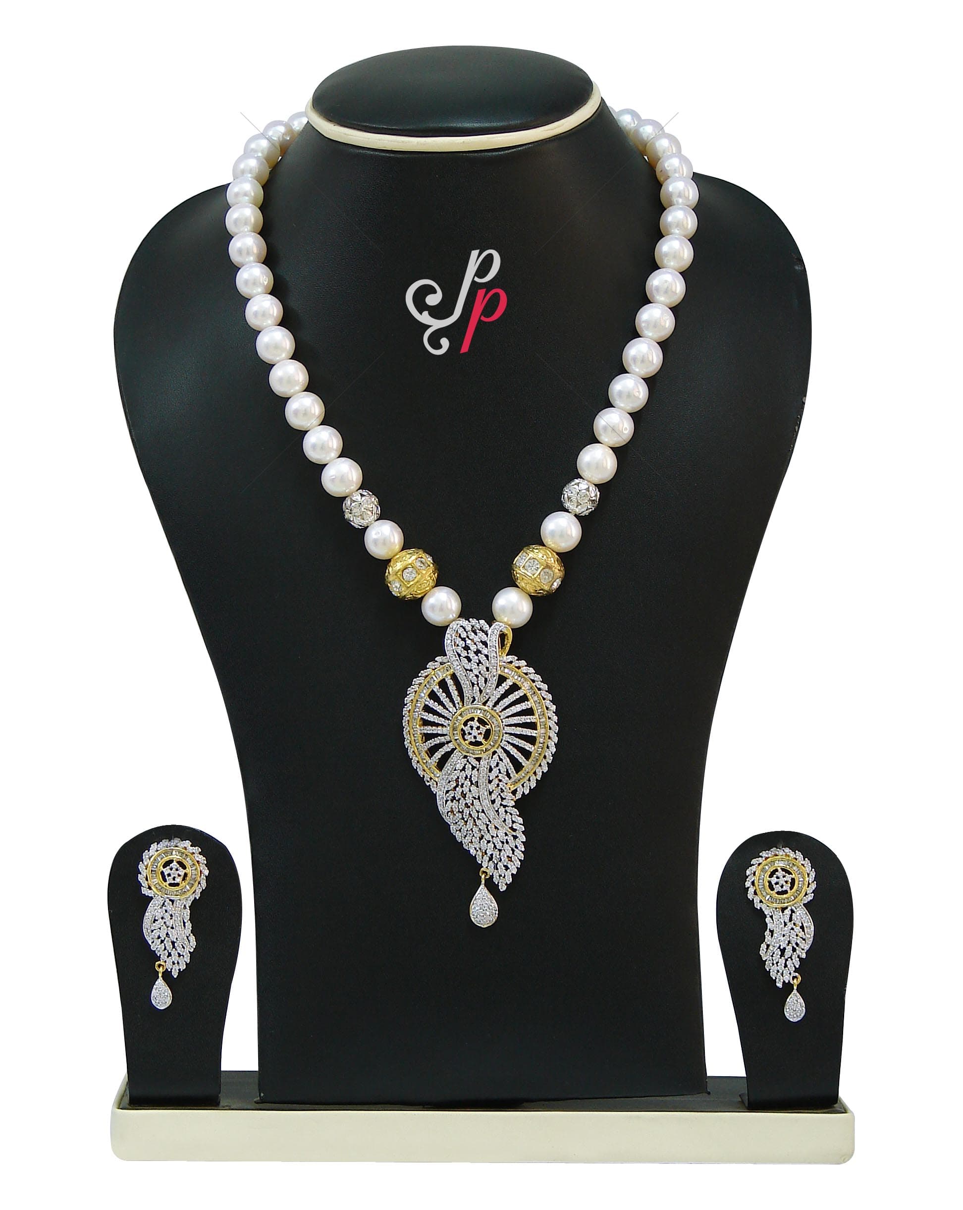 One other ultimate pearl necklace set in our amazing collection