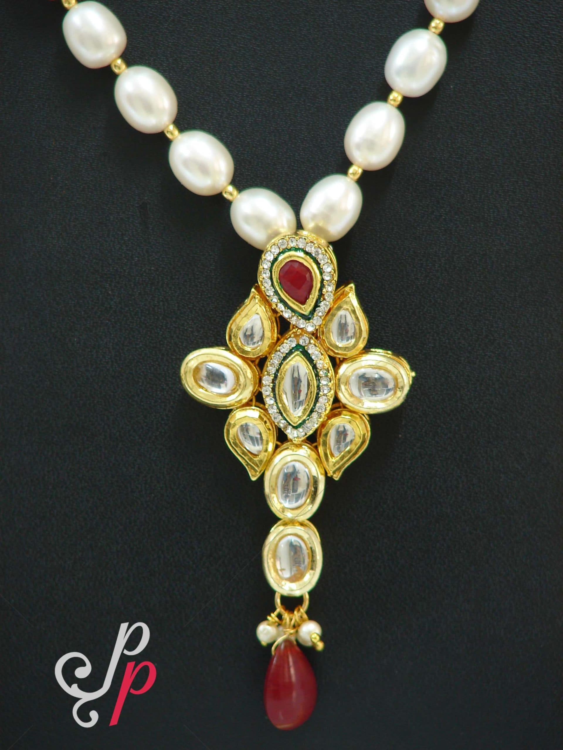 Oval Pearl necklace set in beautiful kundan - Image 2