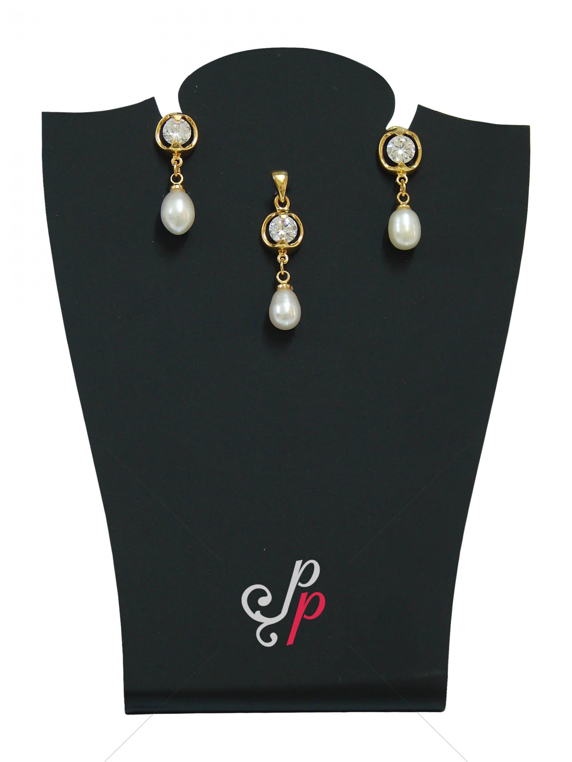 Pretty pearl pendant and earring set 2