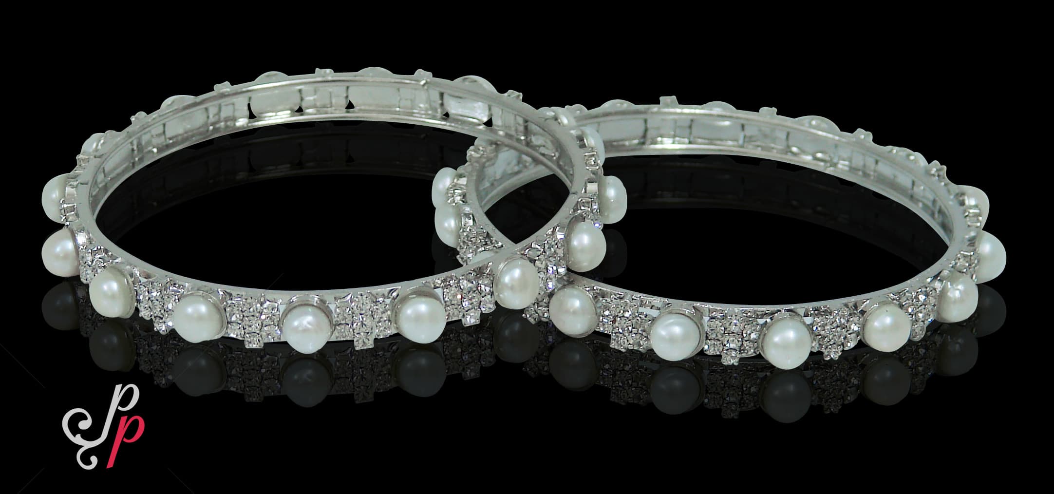 Simple and pretty pearl bangle in white metal