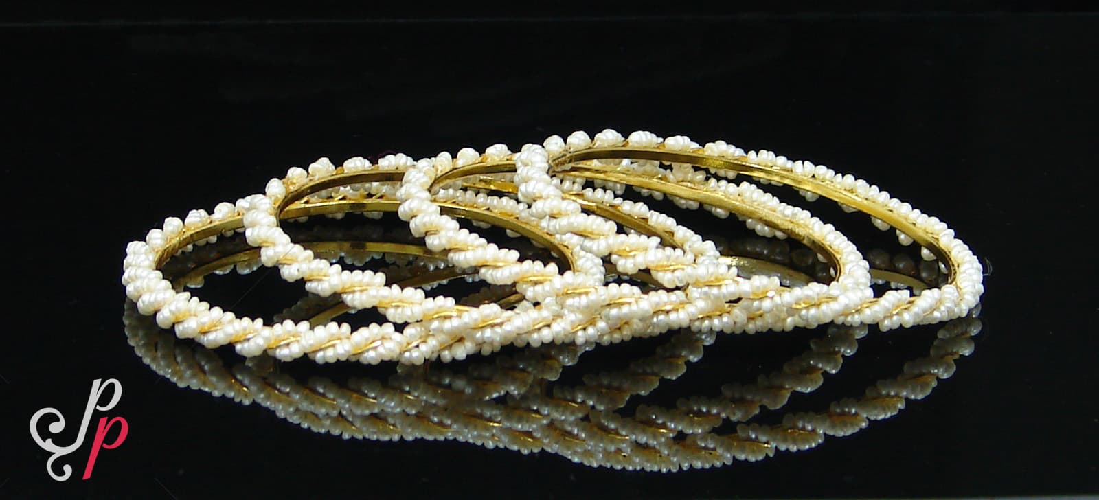 Very beautiful set of 4 seed pearl bangles