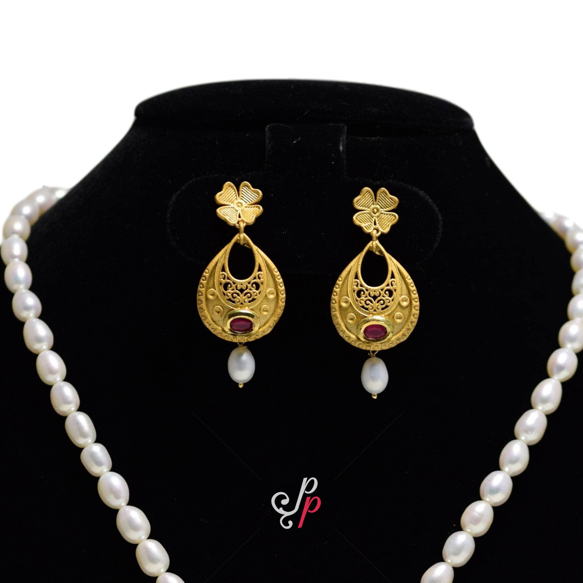 Vintage collection - Rich and Traditional Pearl Set in Ruby Emerald Pendant - Image 2