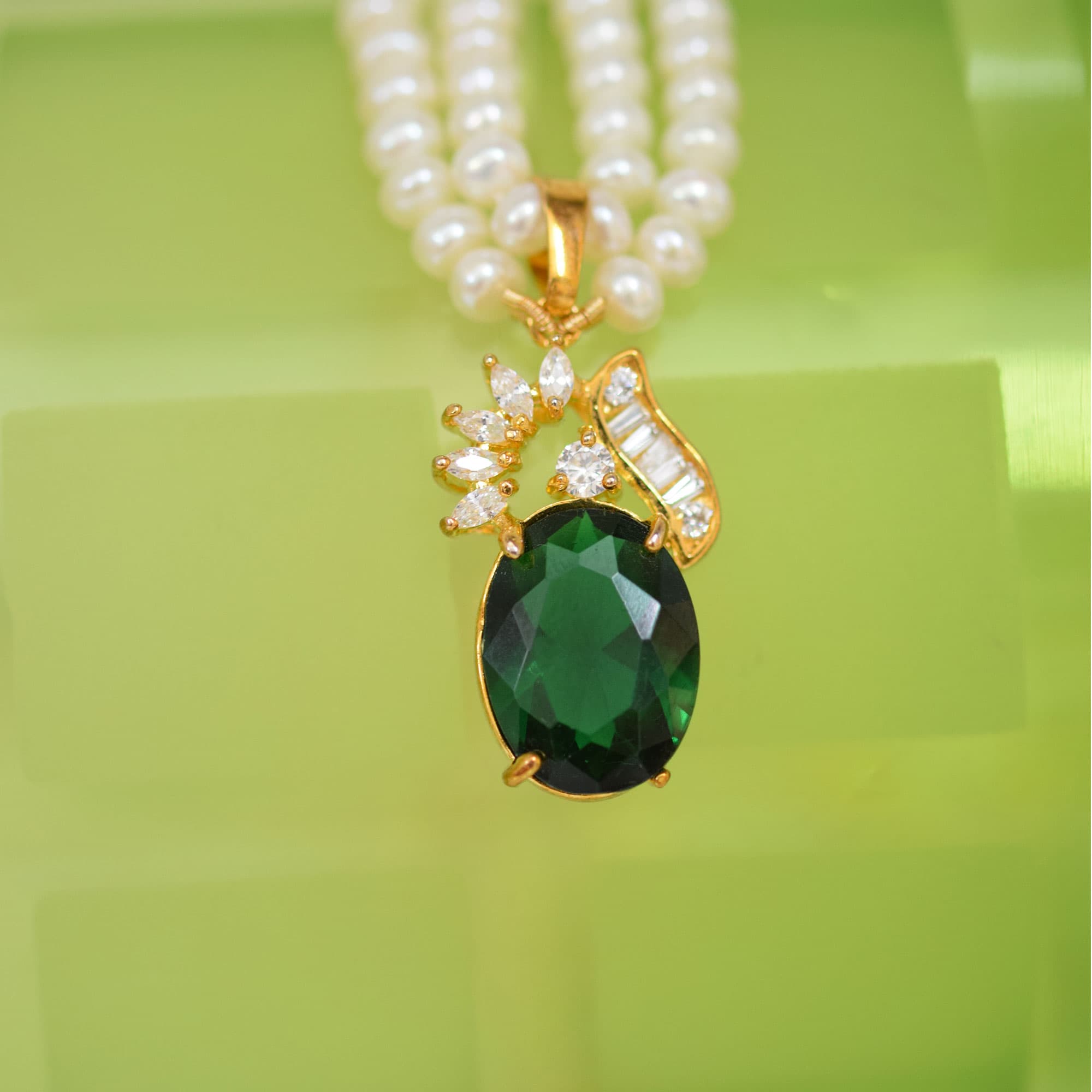 Pretty Pearl Necklace in Beautiful Green Stone Pendant - Image 3