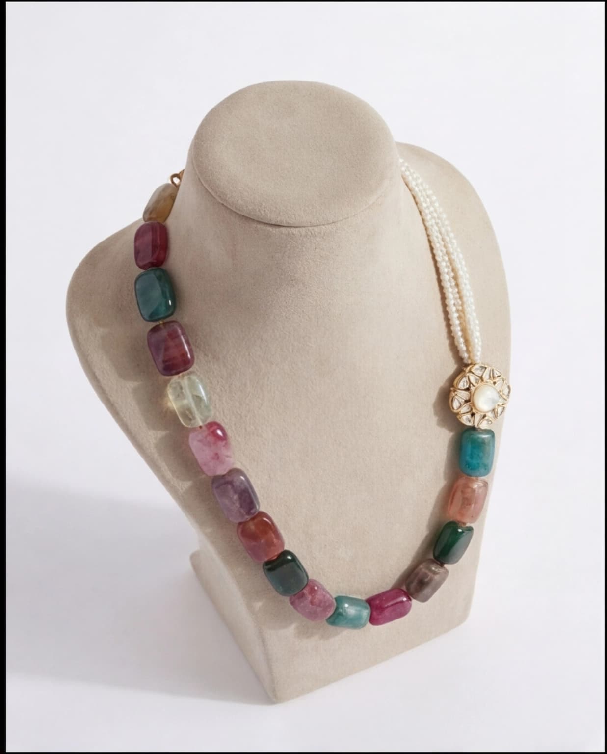 Attractive White Baroque Pearl Necklace With Polki Pendant & Multicoloured Onyx - Image 5