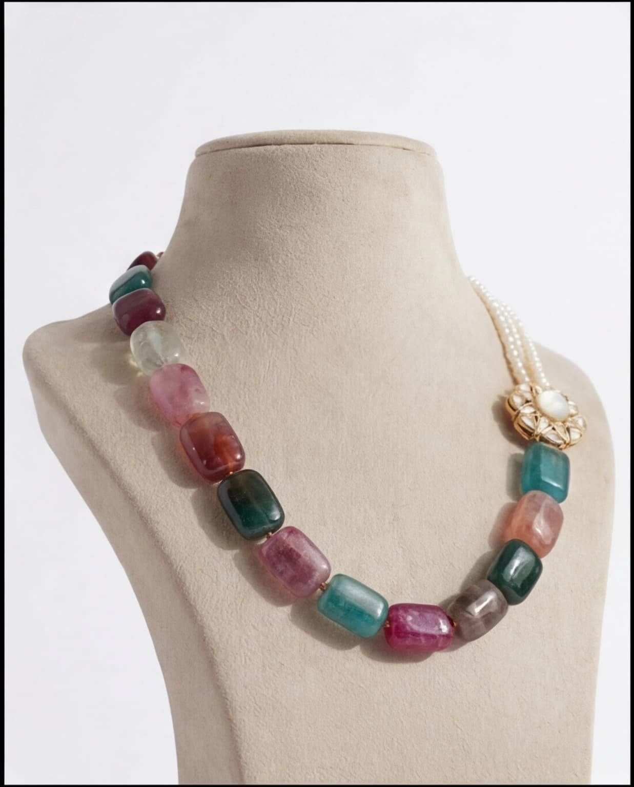 Attractive White Baroque Pearl Necklace With Polki Pendant & Multicoloured Onyx - Image 7