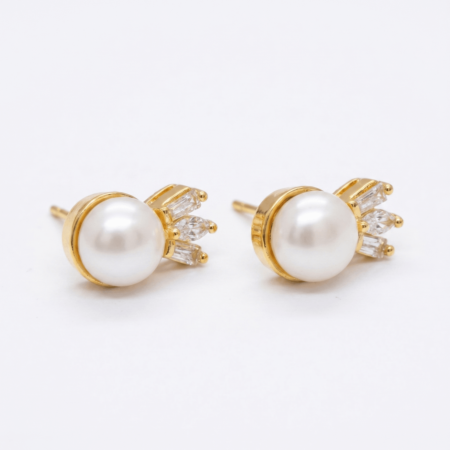 Pearl Studs in Golden Colour Korean Metal and Zircons - Image 2