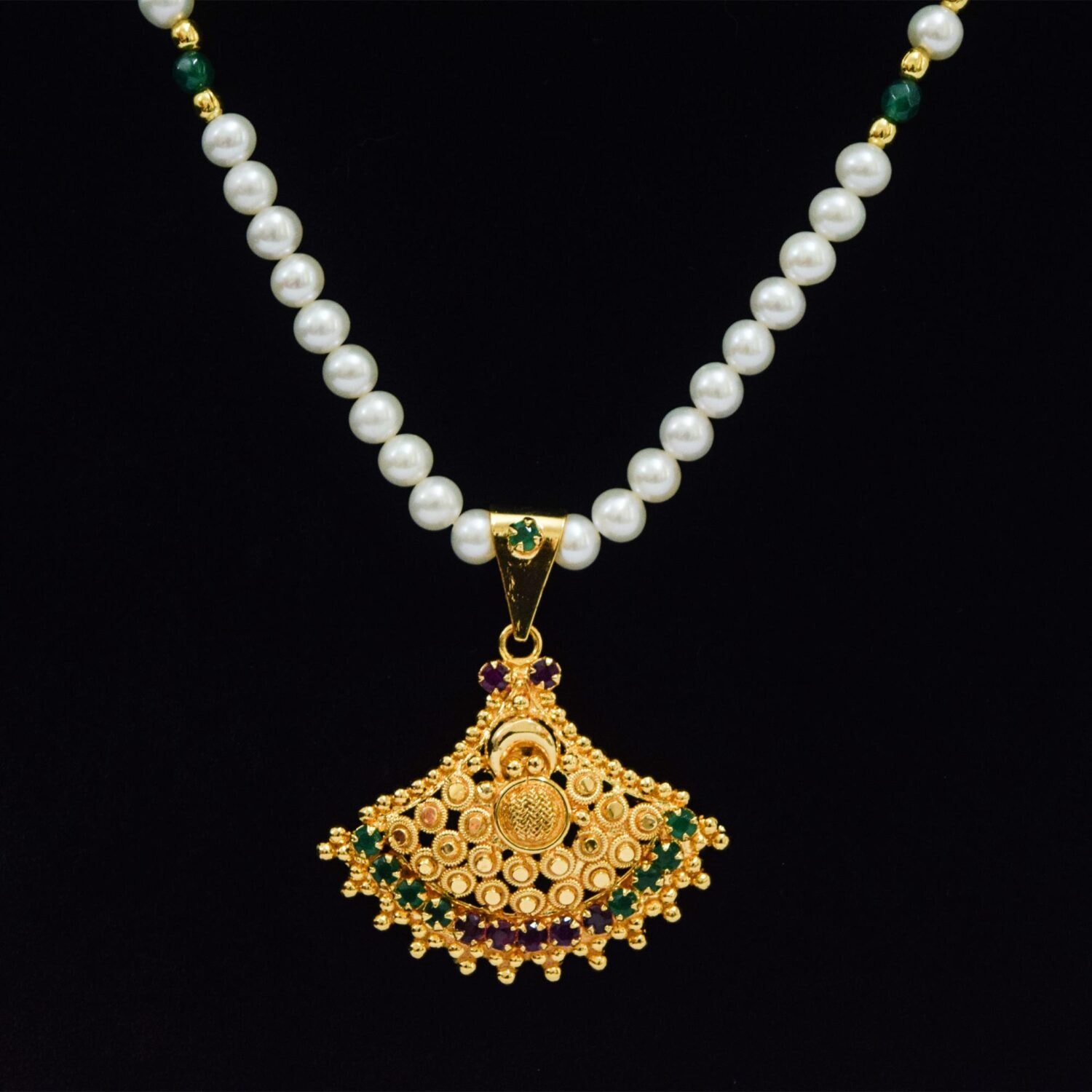 Simple and Traditional Pearl Set in Stylish Pendant - Image 2