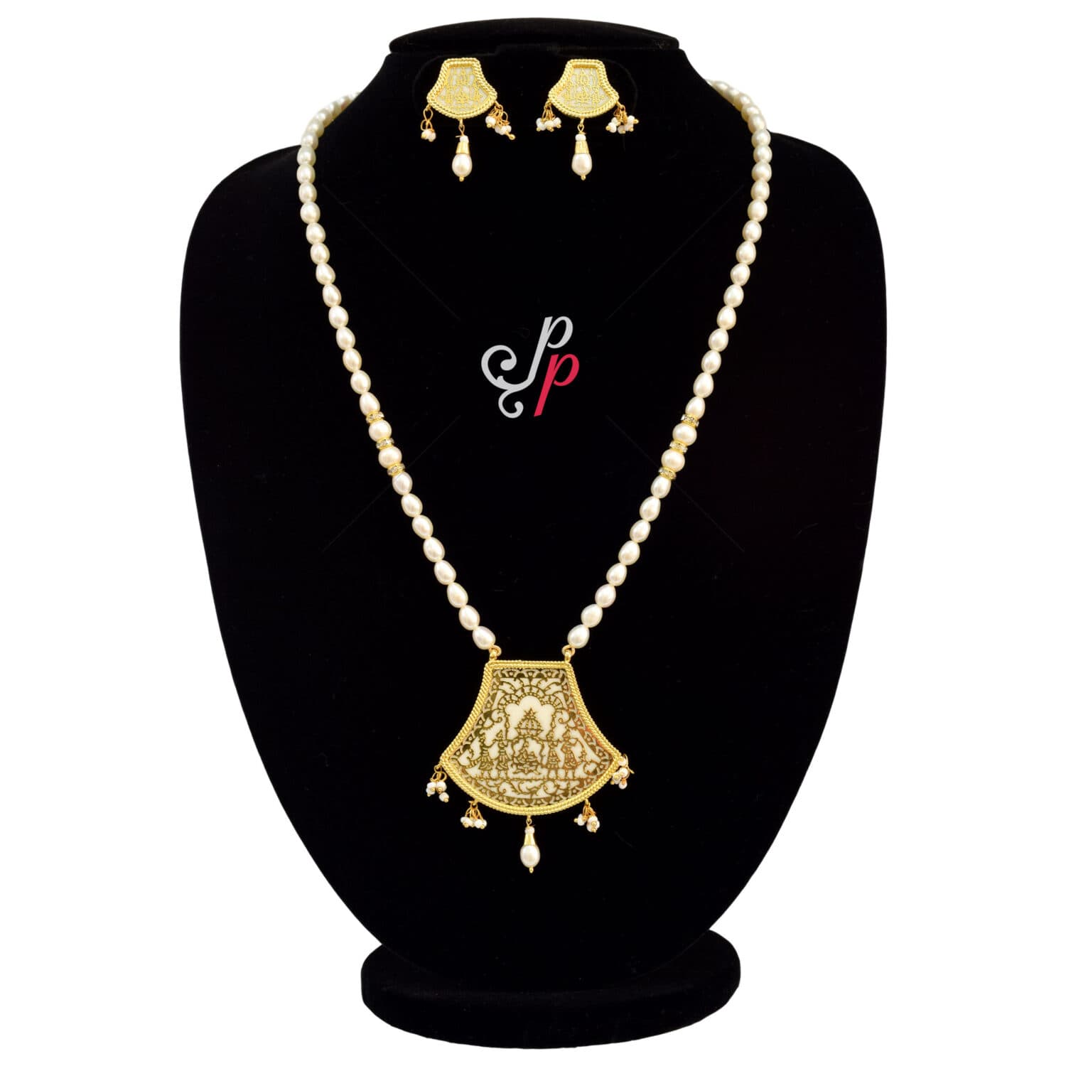 Thewa in pearl jewellery from Pure Pearls