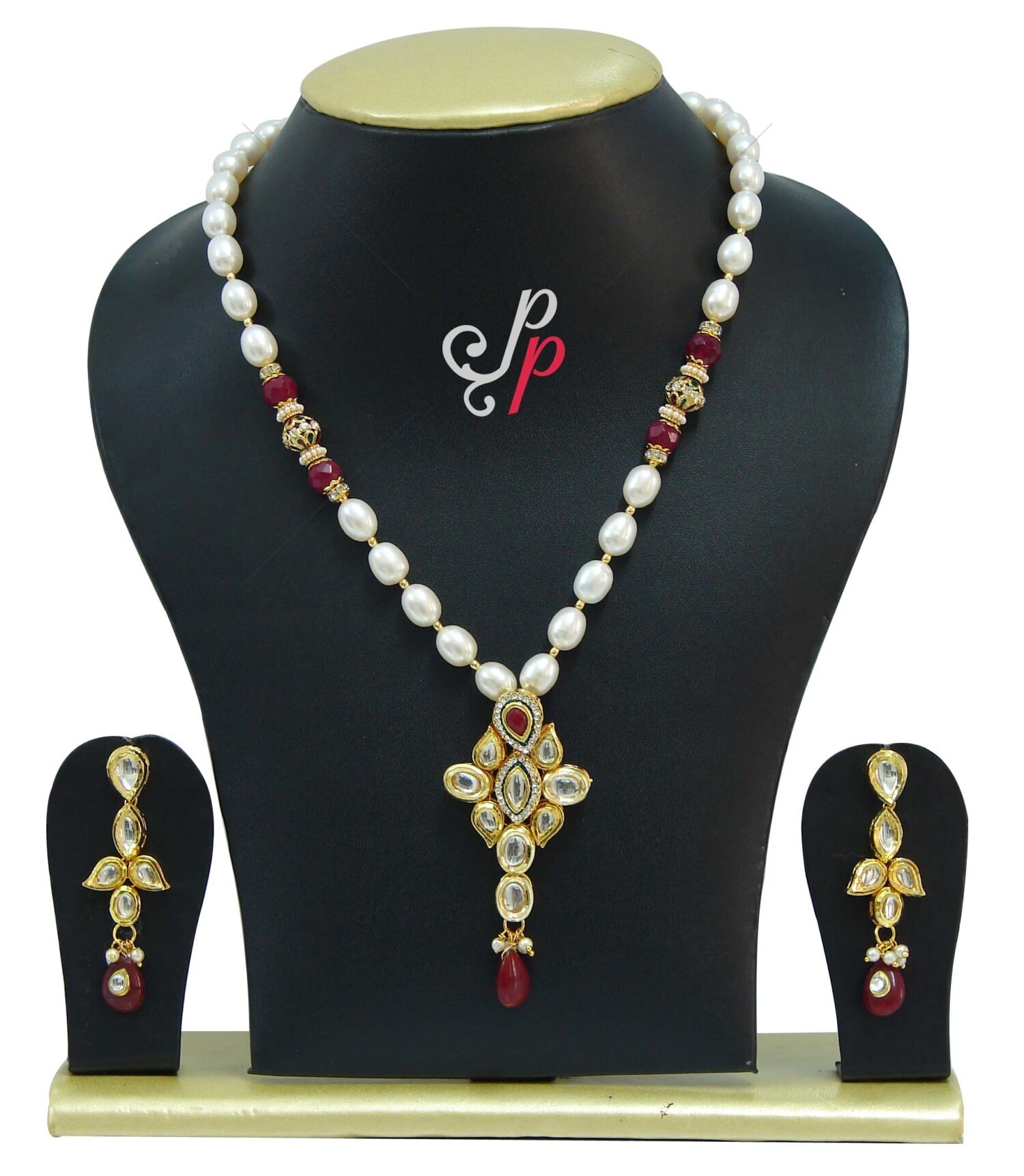 Oval Pearl necklace set in beautiful kundan
