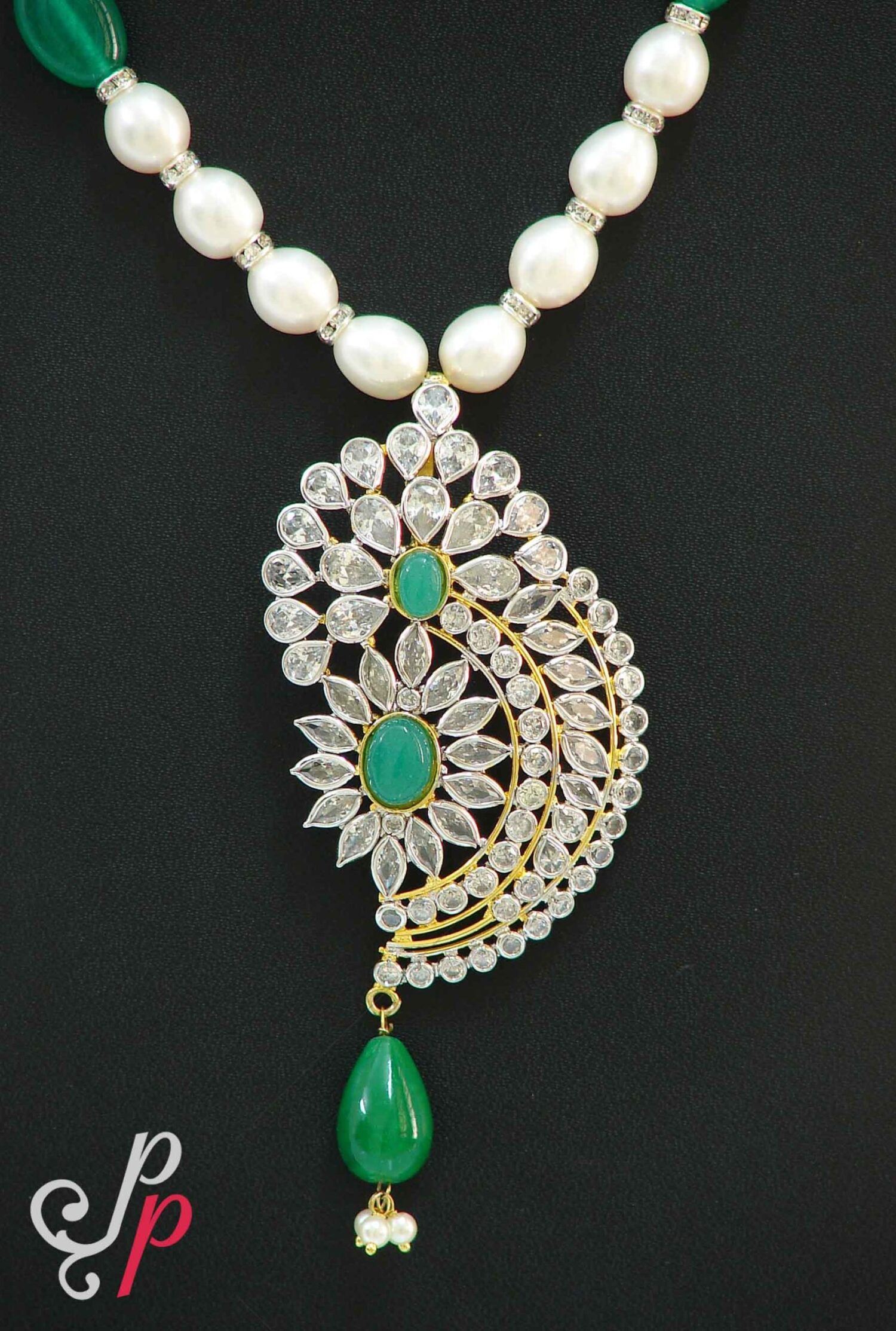 Stylish pearl necklace set in green kemp stones - Image 2