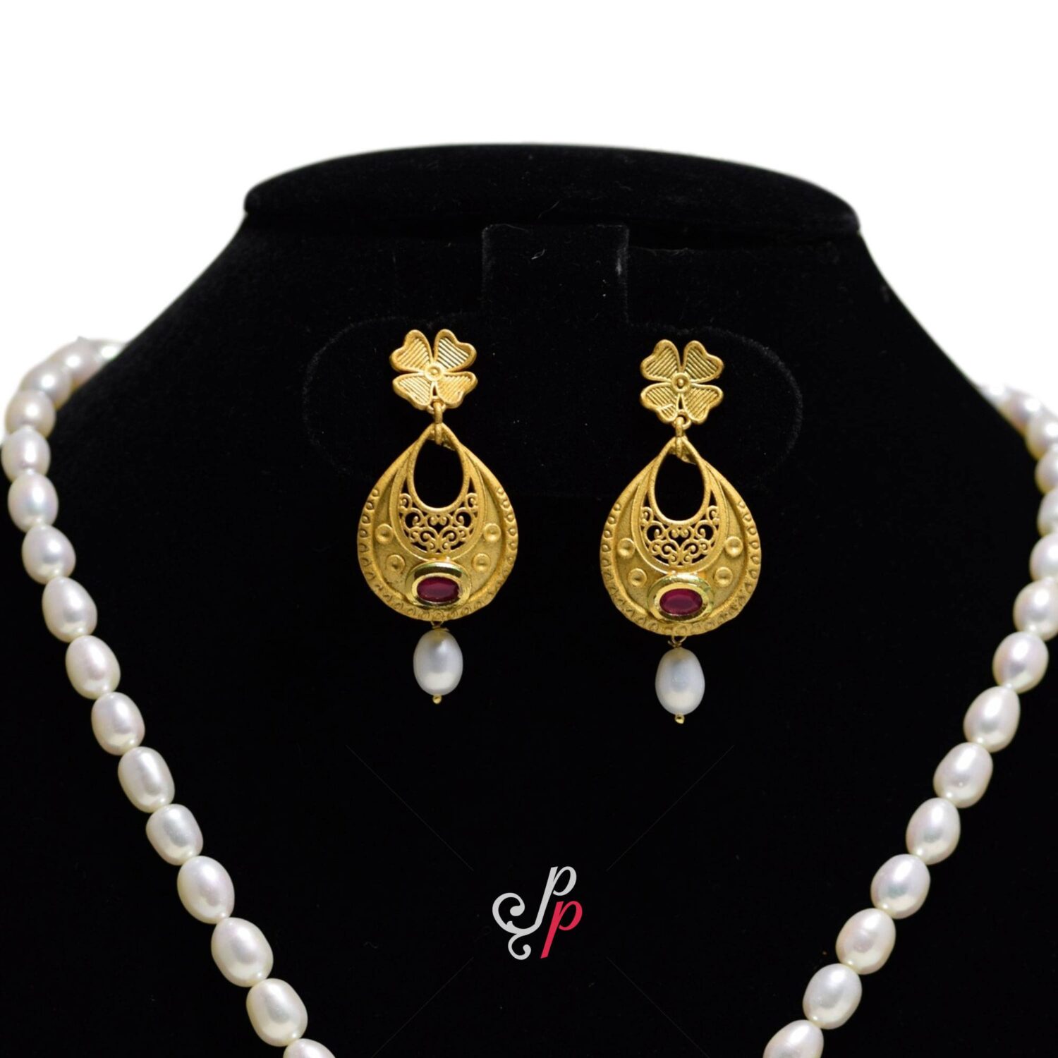Vintage collection - Rich and Traditional Pearl Set in Ruby Emerald Pendant - Image 2