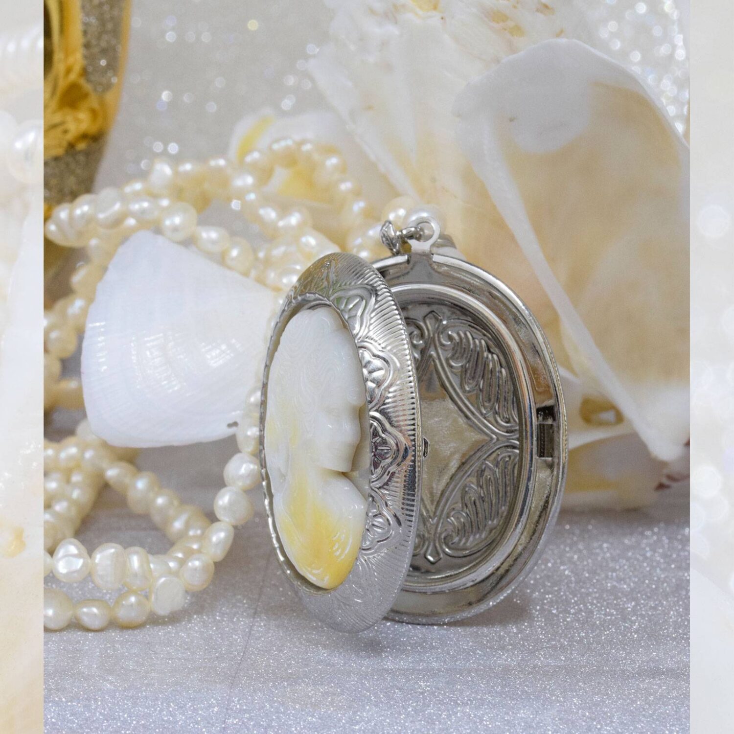 Baroque Pearl Necklace with Vintage Type Openable Pendant - Image 3