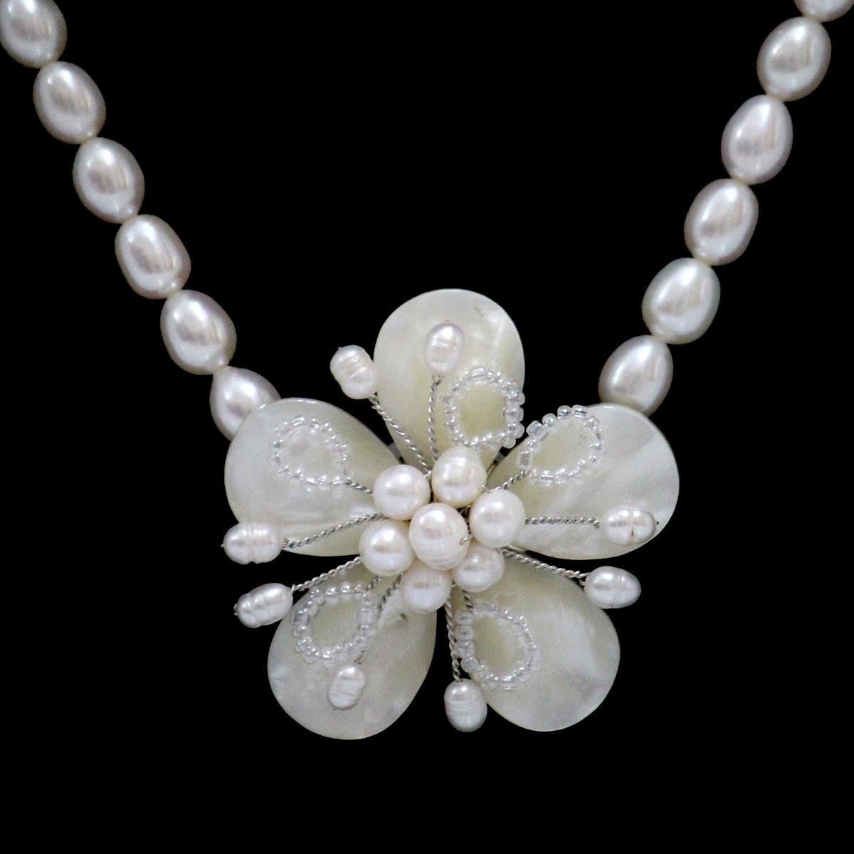 Shiny Oval Pearl Necklace in Mother of Pearl Flower Pendant - Image 2