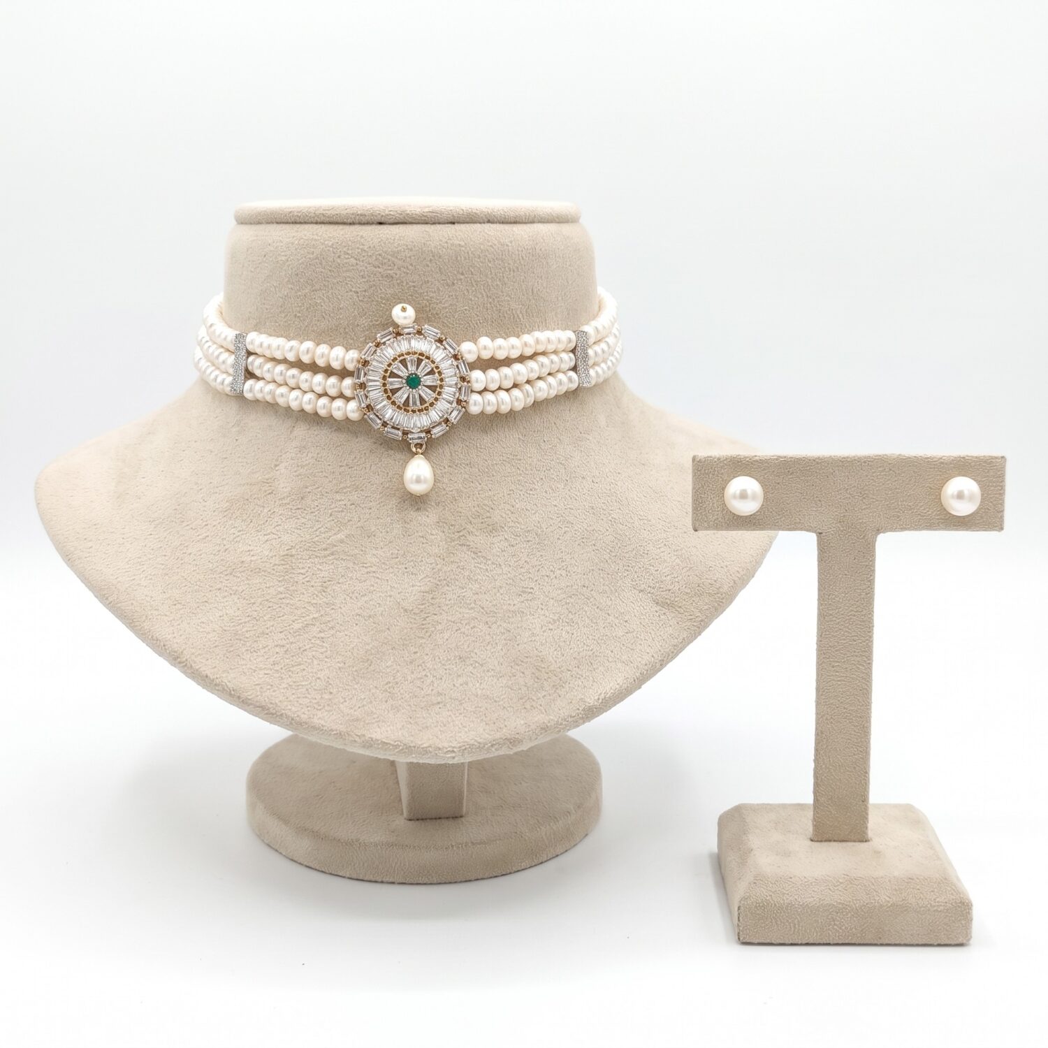3 Lines Pretty Pearl Choker studded with ADs and SP Emerald