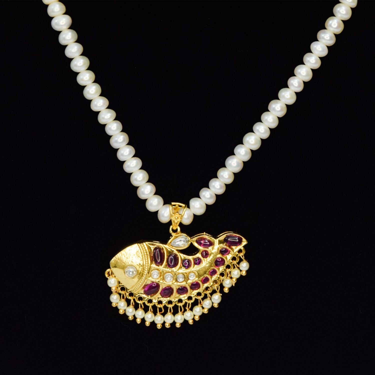 Marvelous White Pearls Necklace With Reversible Fish Kundan Pendant - Image 4
