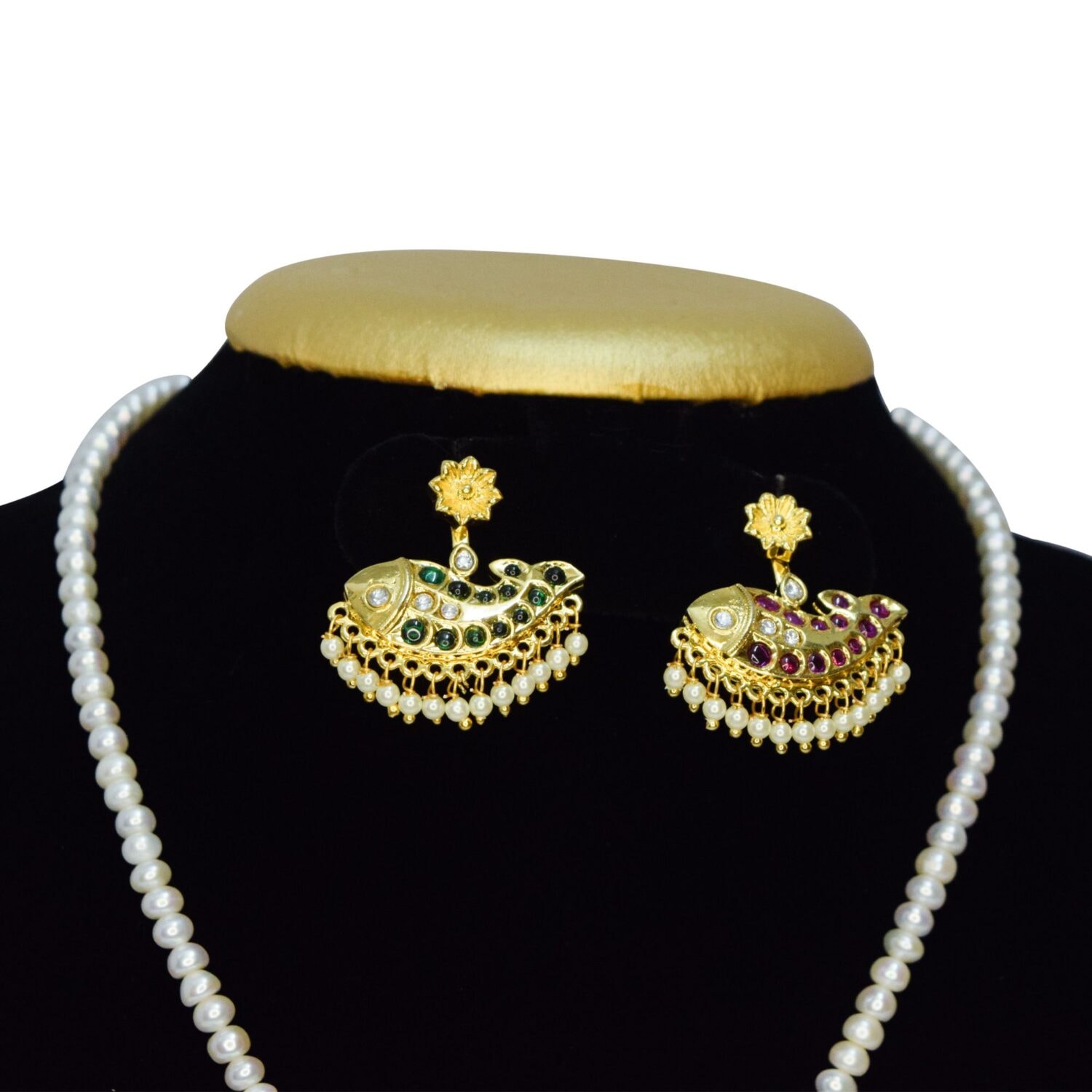 Marvelous White Pearls Necklace With Reversible Fish Kundan Pendant - Image 3