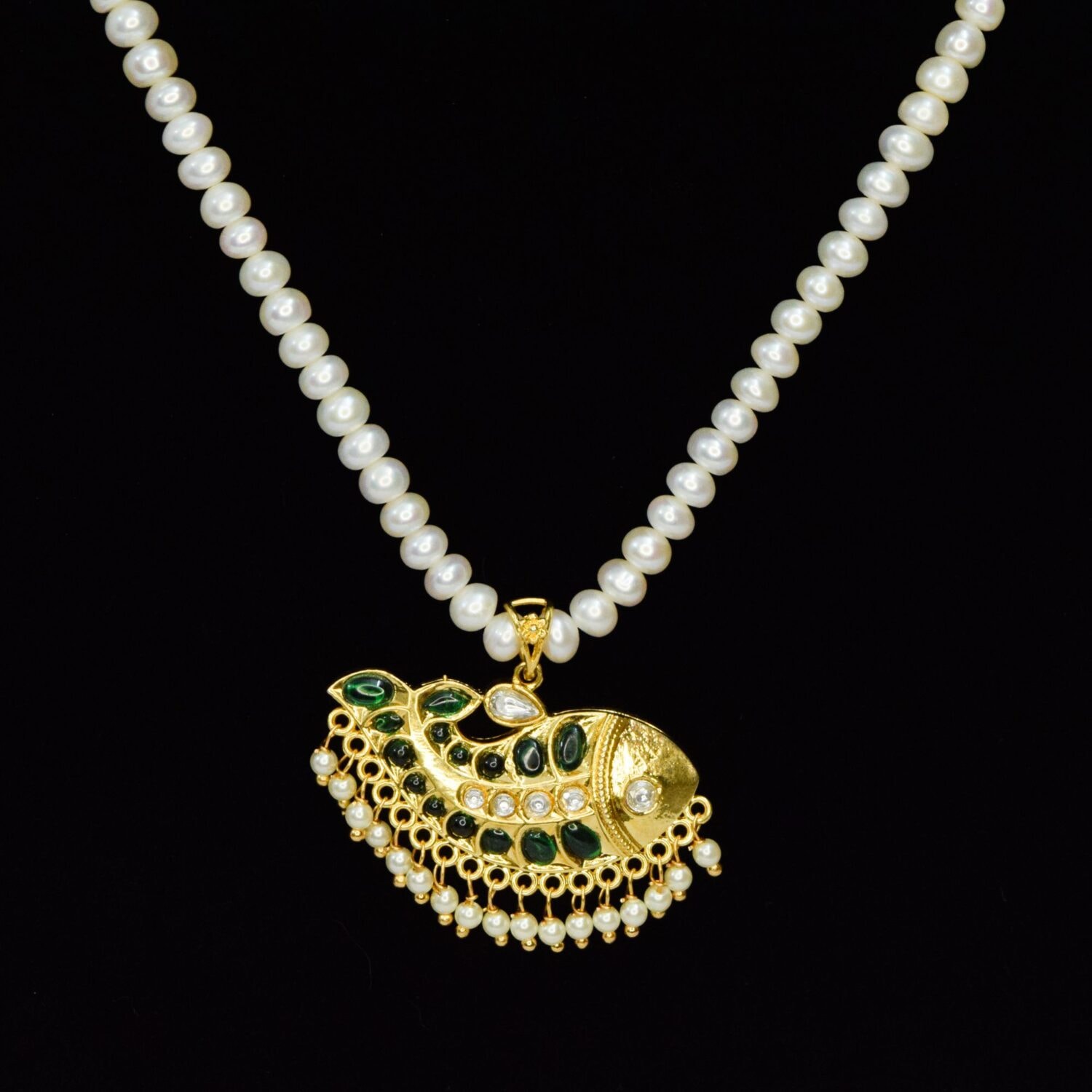 Marvelous White Pearls Necklace With Reversible Fish Kundan Pendant - Image 5