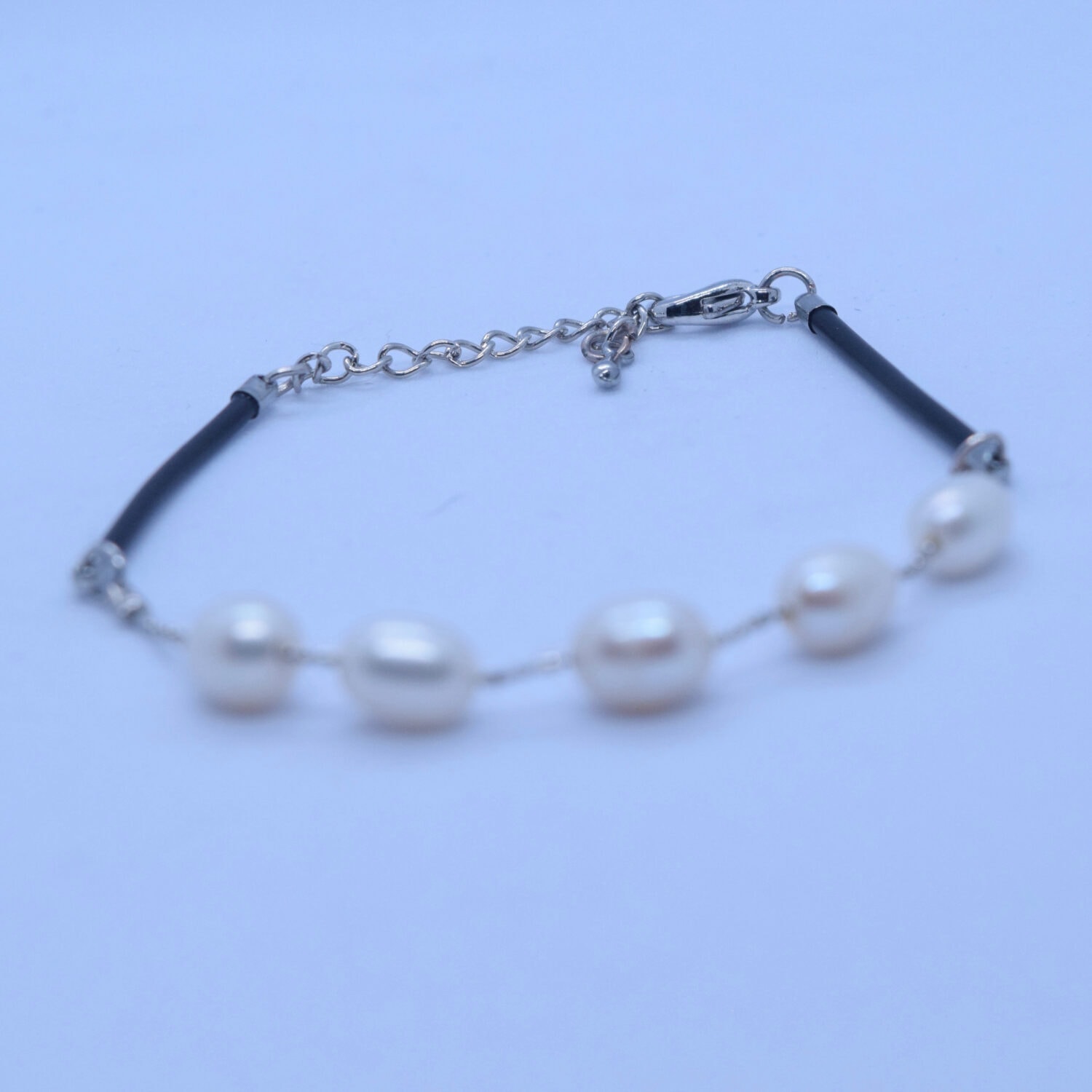 Trendy White Oval Pearls Bracelet For Daily Wear - Image 2