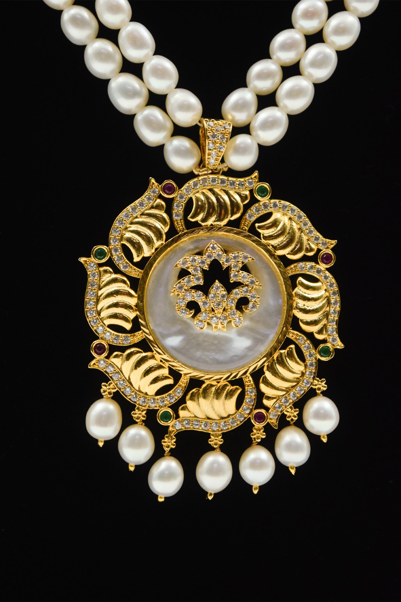 Magnificent White Oval Pearl Necklace With MOP Statement Pendant - Image 3